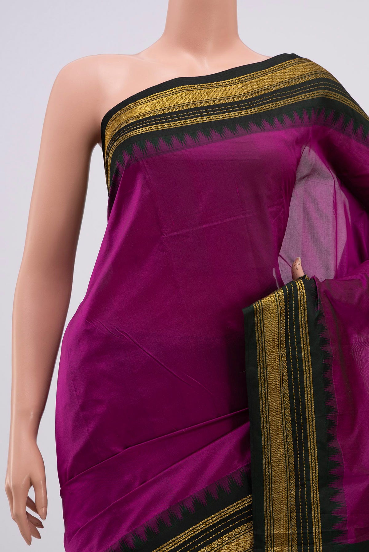Border image of Purple Blended Bangalore Silk Saree with Plain Body and Zari Border. 