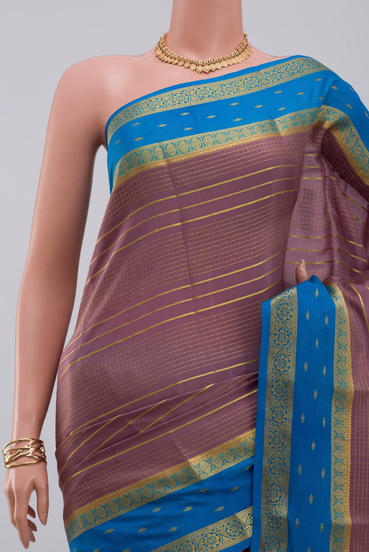 Border image of Lavender Crepe Saree with Checked design on the body and Zari Border. 