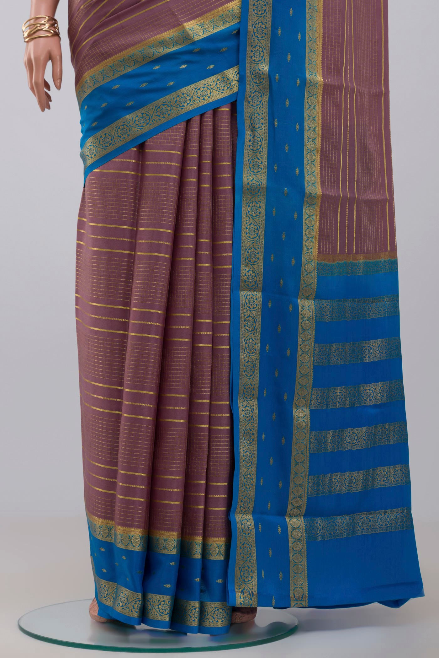 Pleats and pallu of Lavender Crepe Saree with Checked design on the body and Zari Border. 