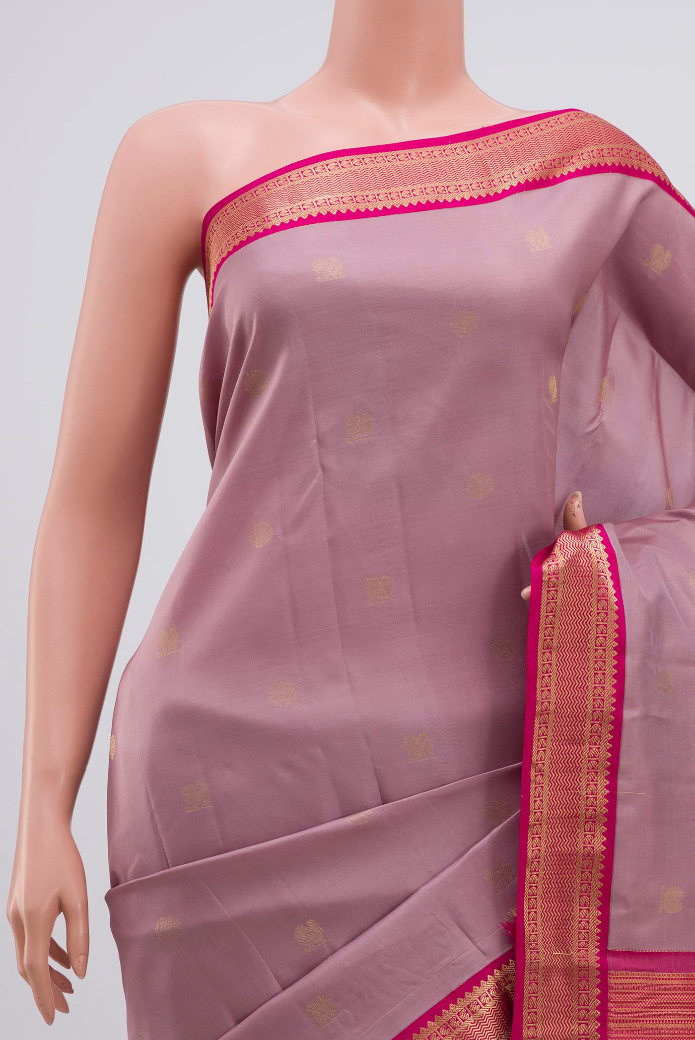 Border image of Lavender Kanchipuram Silk Saree with Zari Butta on the body and Zari Border. 