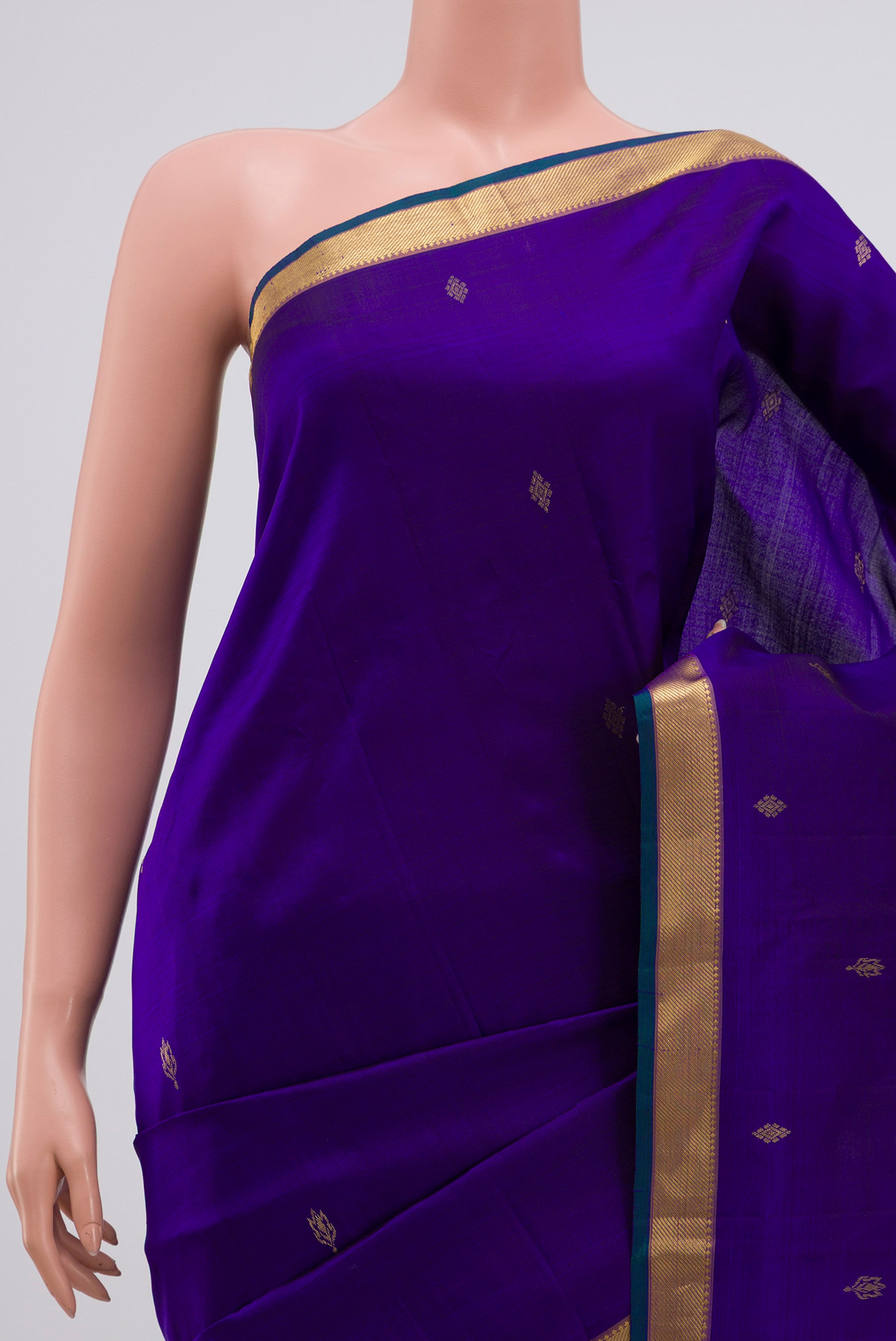 Border image of Pure Silk Pure Zari Navy Blue Kanchipuram Saree with Zari Butta on the body and Zari Border. 