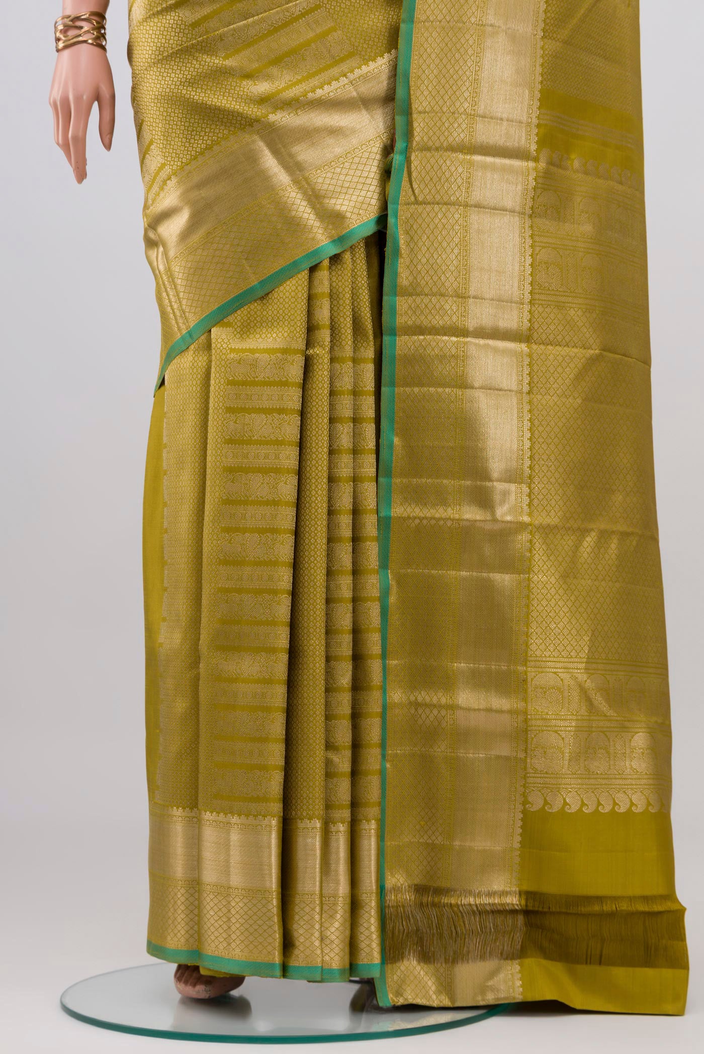 Pleats and pallu of Mehandi Green Kanchipuram Silk Saree with Zari Brocade on the body and Zari Border. 