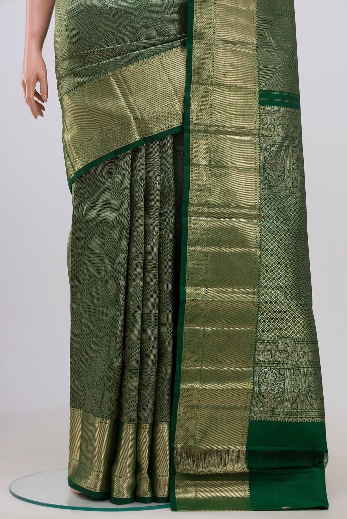 Pleats and pallu of Green Kanchipuram Saree with Zari Brocade on the body and Zari Border. 