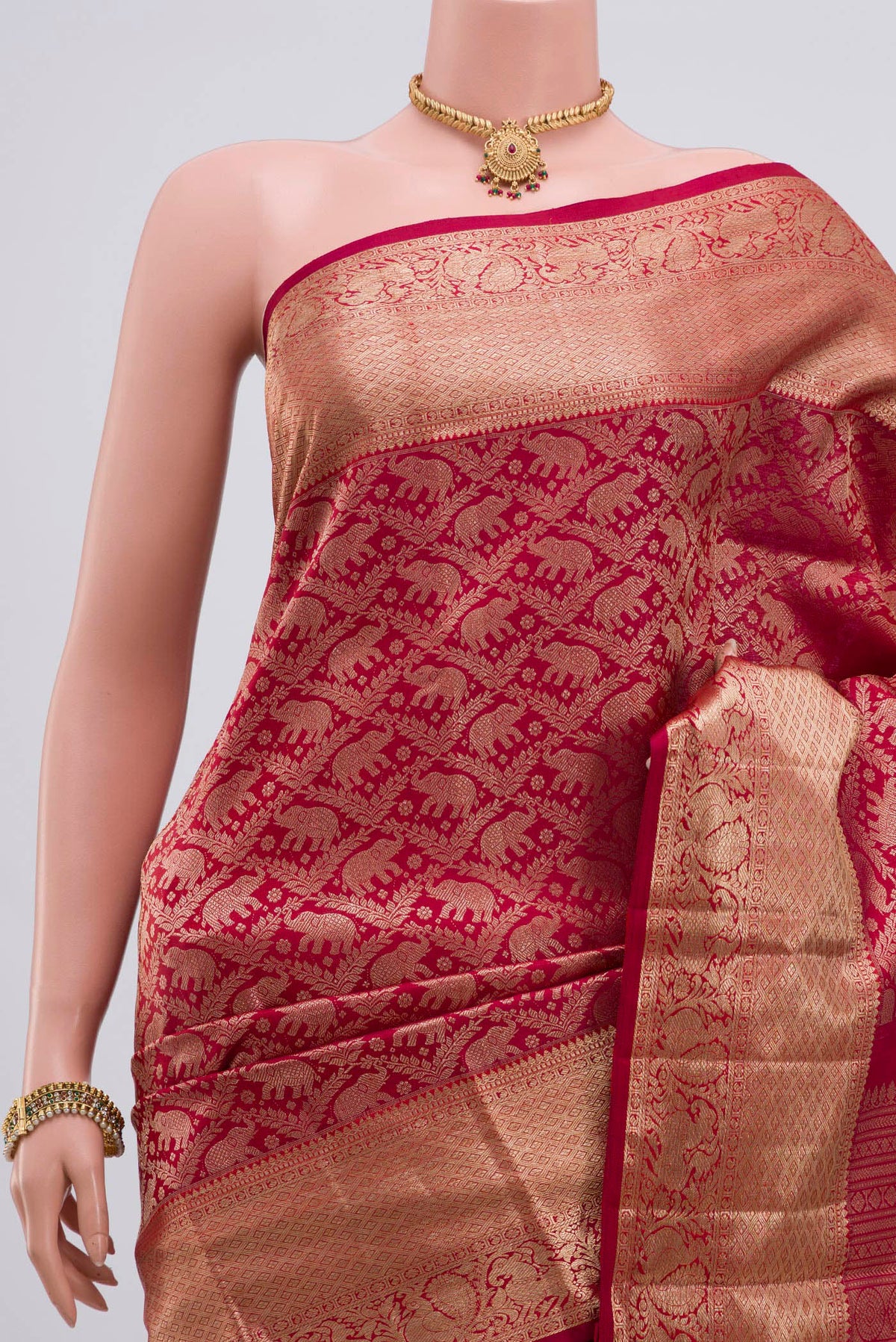 Border image of Maroon Kanchipuram Silk Saree with Zari Brocade on the body and Zari Border. 