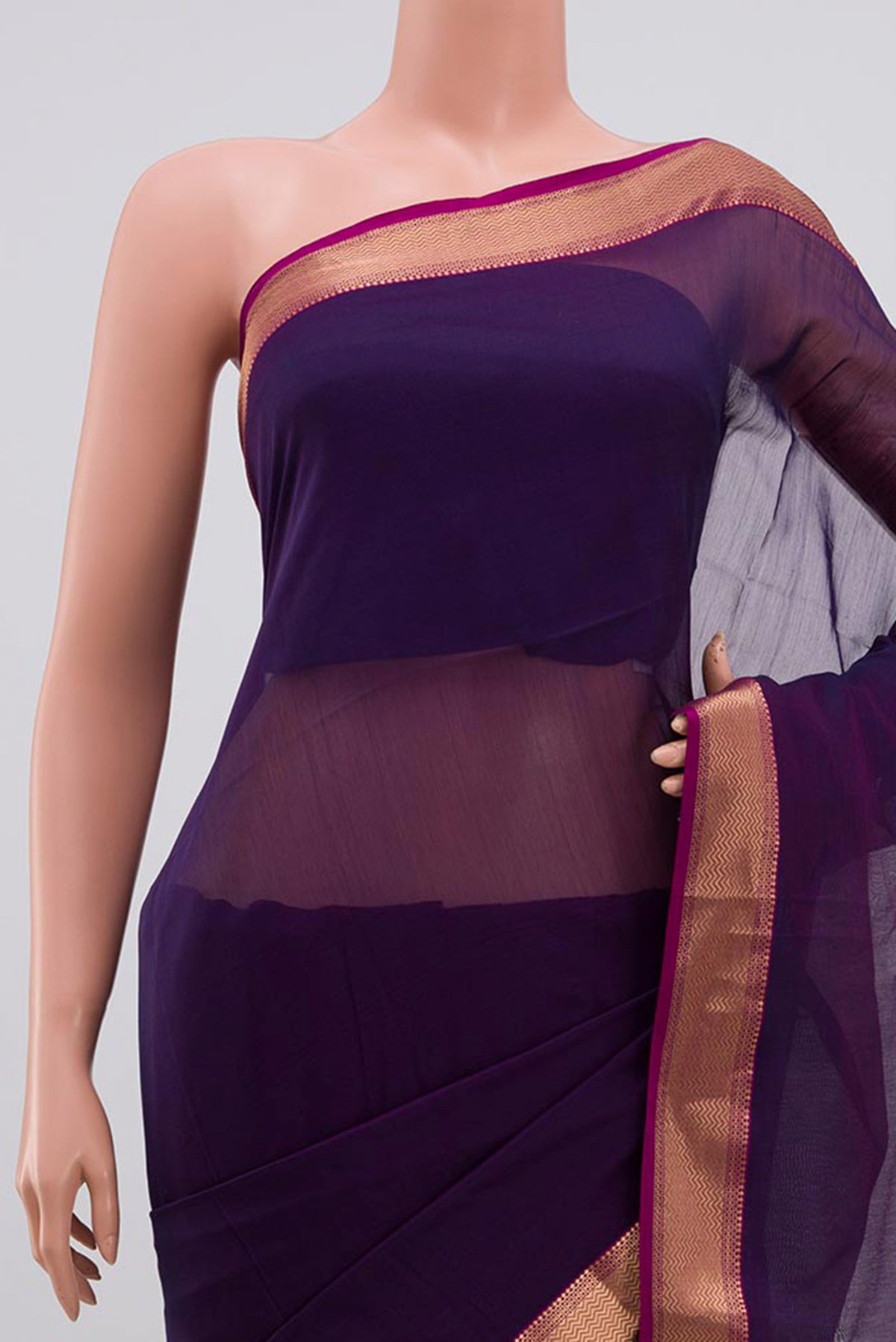 Border image of Blue Maheshwari Silk Cotton Saree with Plain Body and Zari Border. 