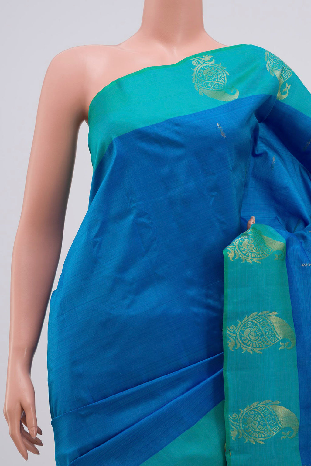 Border image of Pure Silk Pure Zari Blue Kanchipuram Saree with Zari Butta on the body and Fancy Border. 
