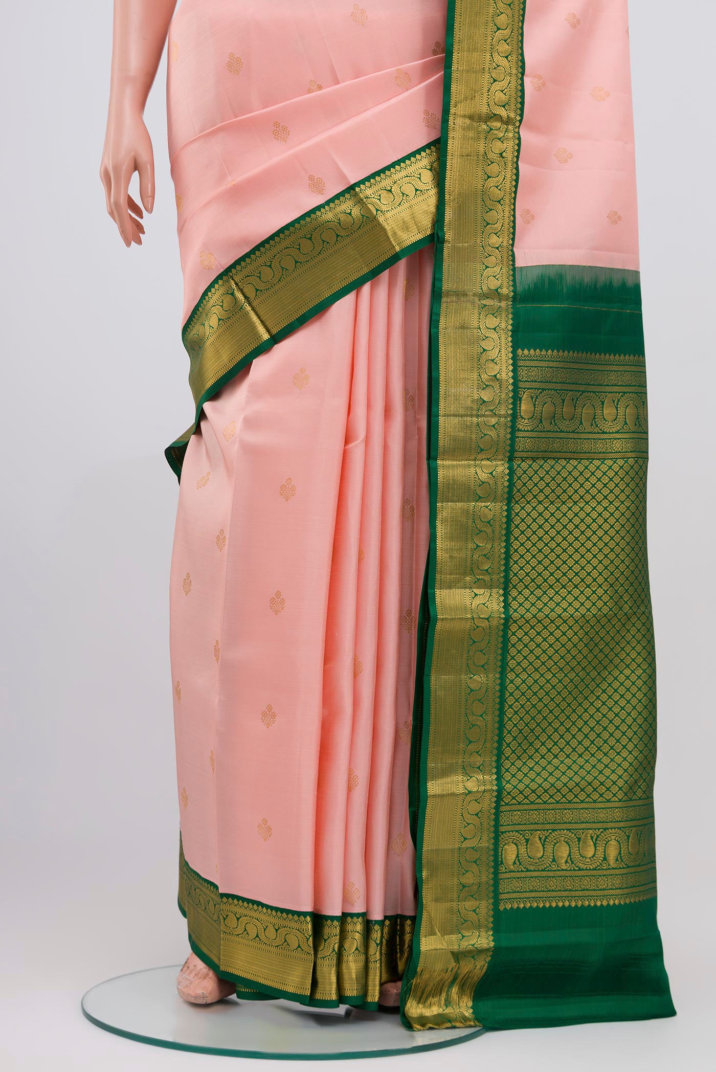 Pleats and pallu of Pink Kanjivaram Saree with Zari Butta on the body and Zari Border. 