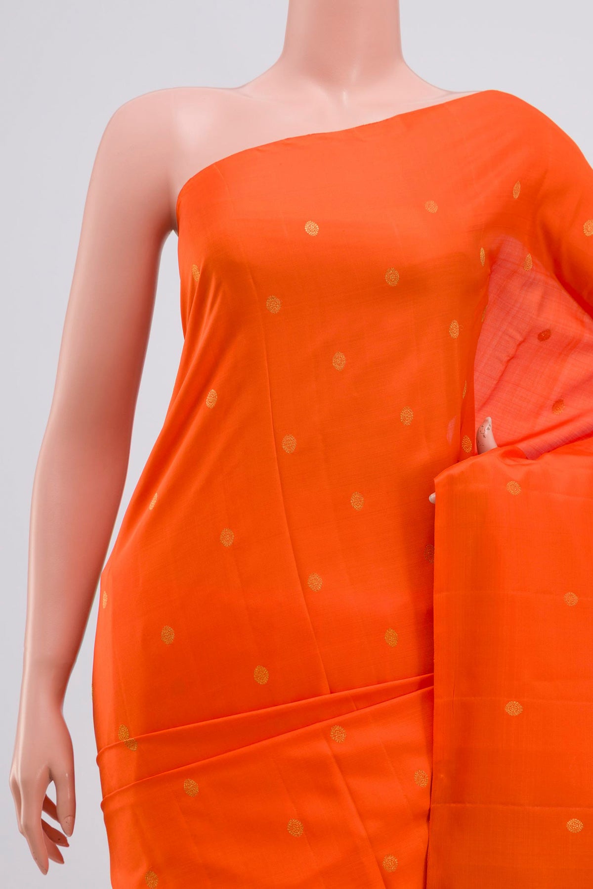 Border image of Orange Kanchipuram Saree with Zari Butta on the body and Without Border. 