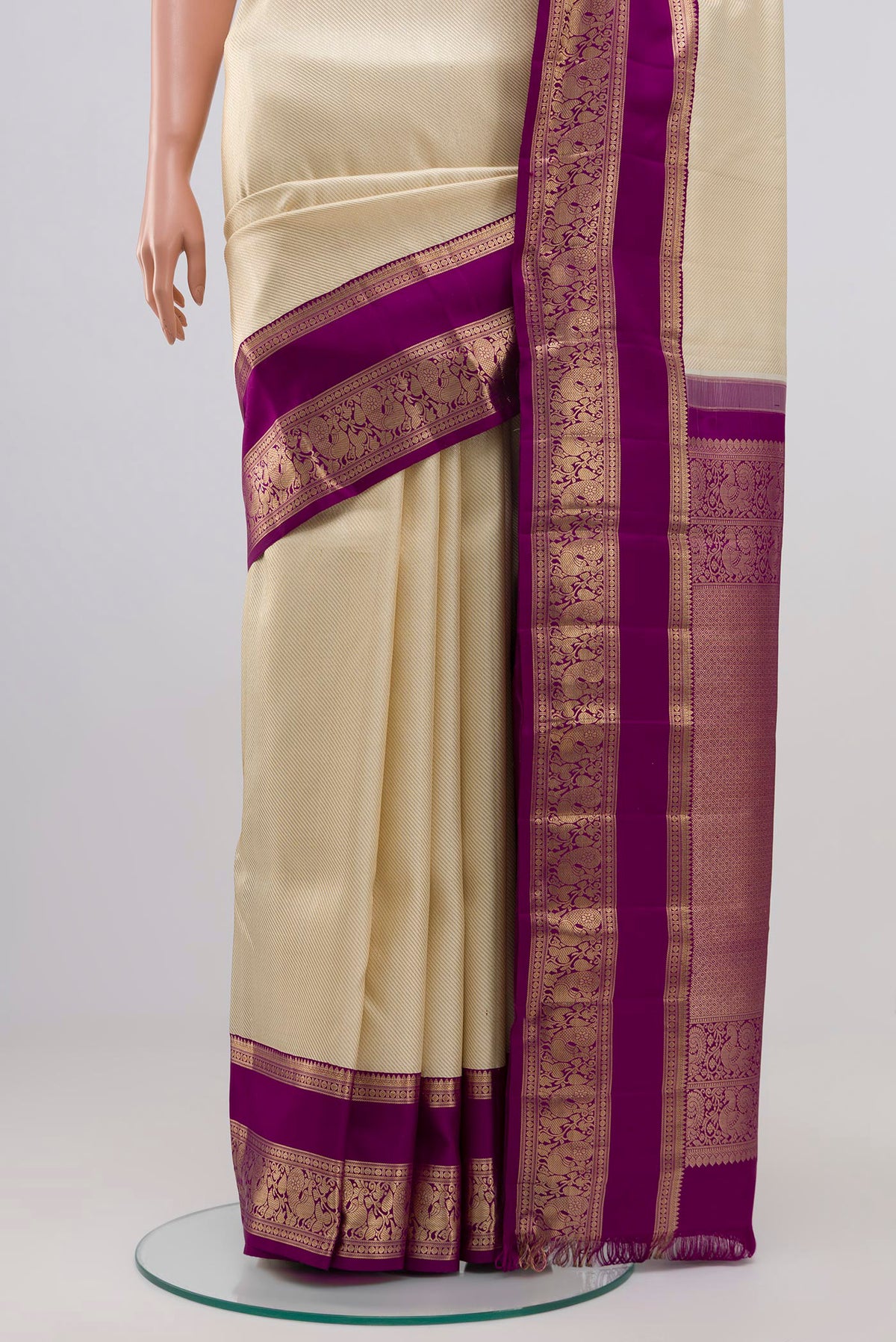 Pleats and pallu of Cream Kanchipuram Silk Saree with Zari Brocade on the body and Zari Border. 