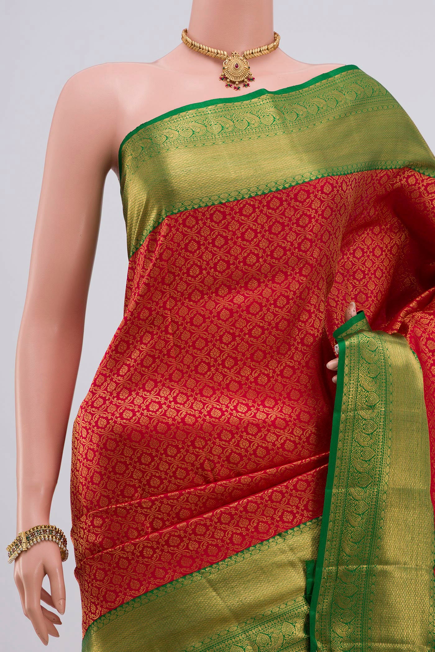 Border image of Red Kanchipuram Silk Saree with Zari Brocade on the body and Zari Border. 