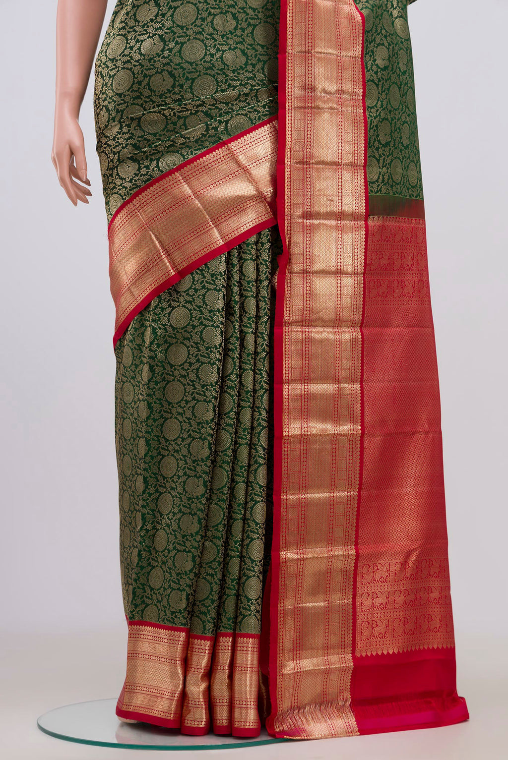 Pleats and pallu of Bottle Green Kanchipuram Saree with Zari Brocade on the body and Zari Border. 