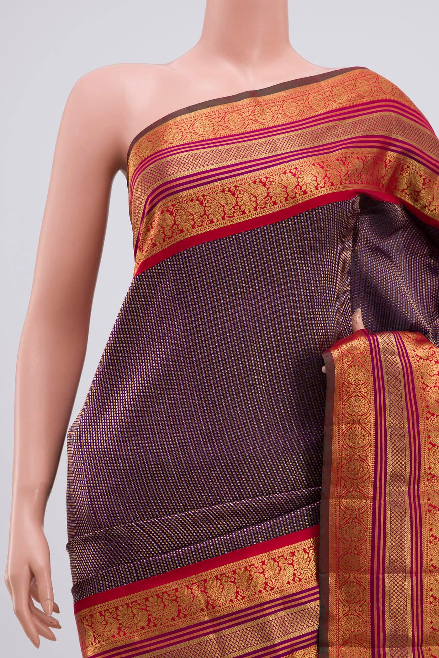 Border image of Purple Kanchipuram Saree with Zari Brocade on the body and Zari Border. 
