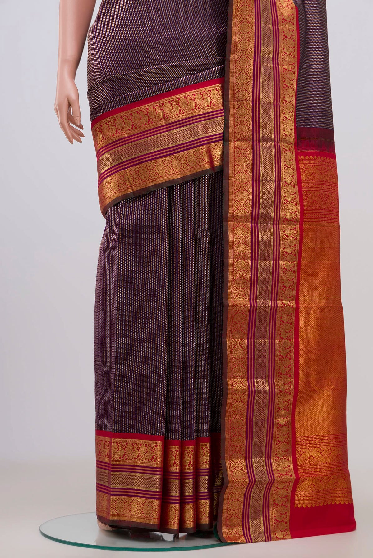 Pleats and pallu of Purple Kanchipuram Saree with Zari Brocade on the body and Zari Border. 