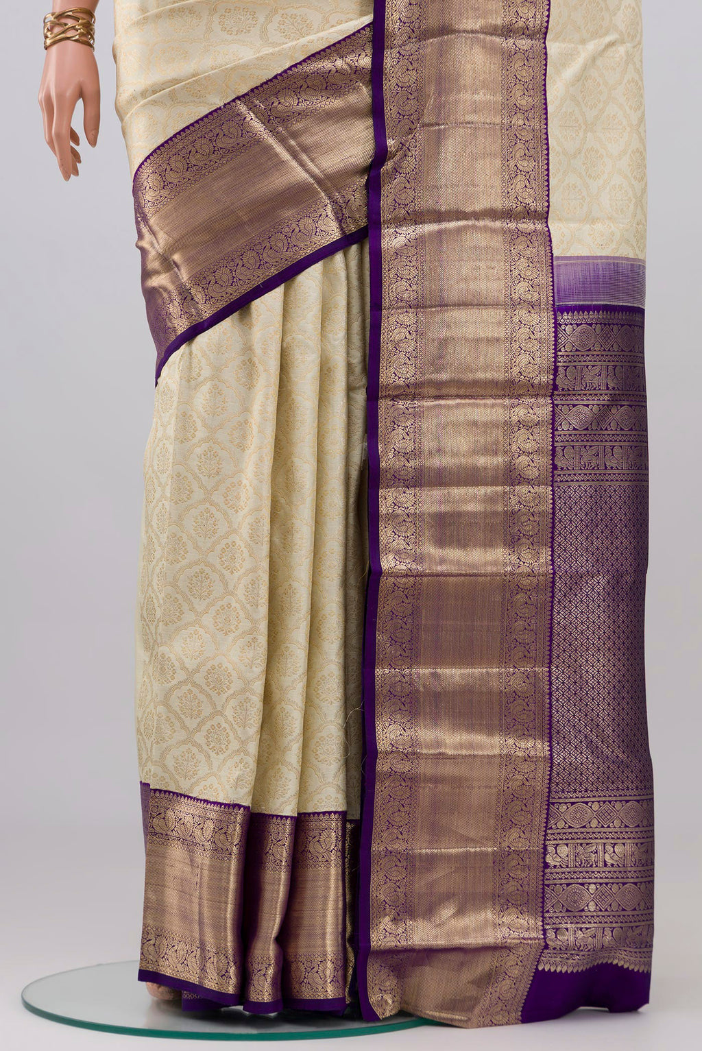 Pleats and pallu of Cream Kanchipuram Silk Saree with Zari Brocade on the body and Zari Border. 