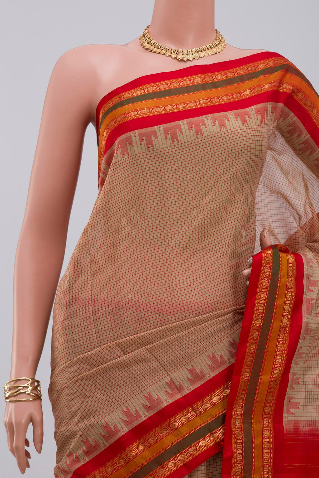 Border image of Cream Gadwal Silk Cotton Saree with Checked design on the body and Zari Border. 