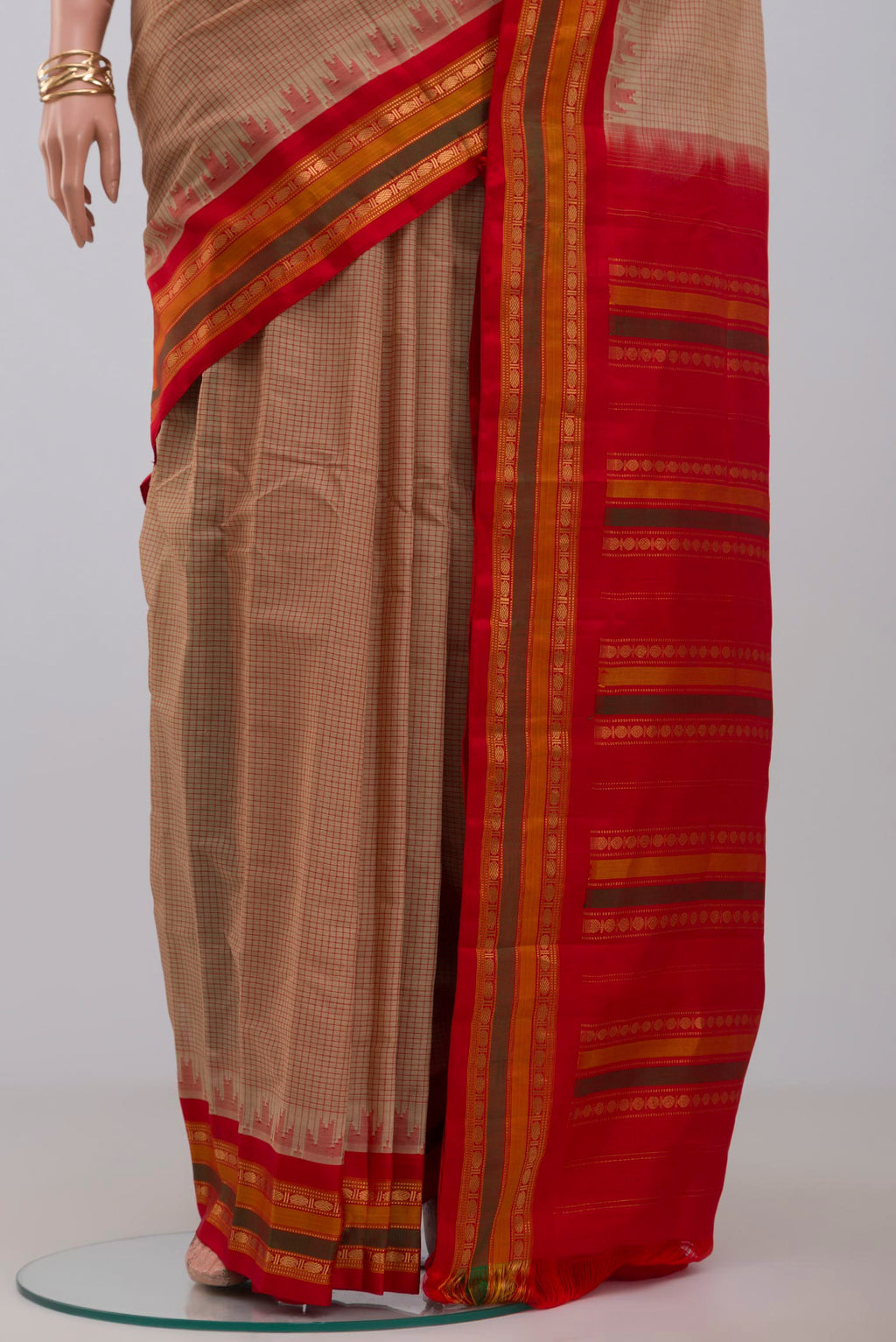 Pleats and pallu of Cream Gadwal Silk Cotton Saree with Checked design on the body and Zari Border. 
