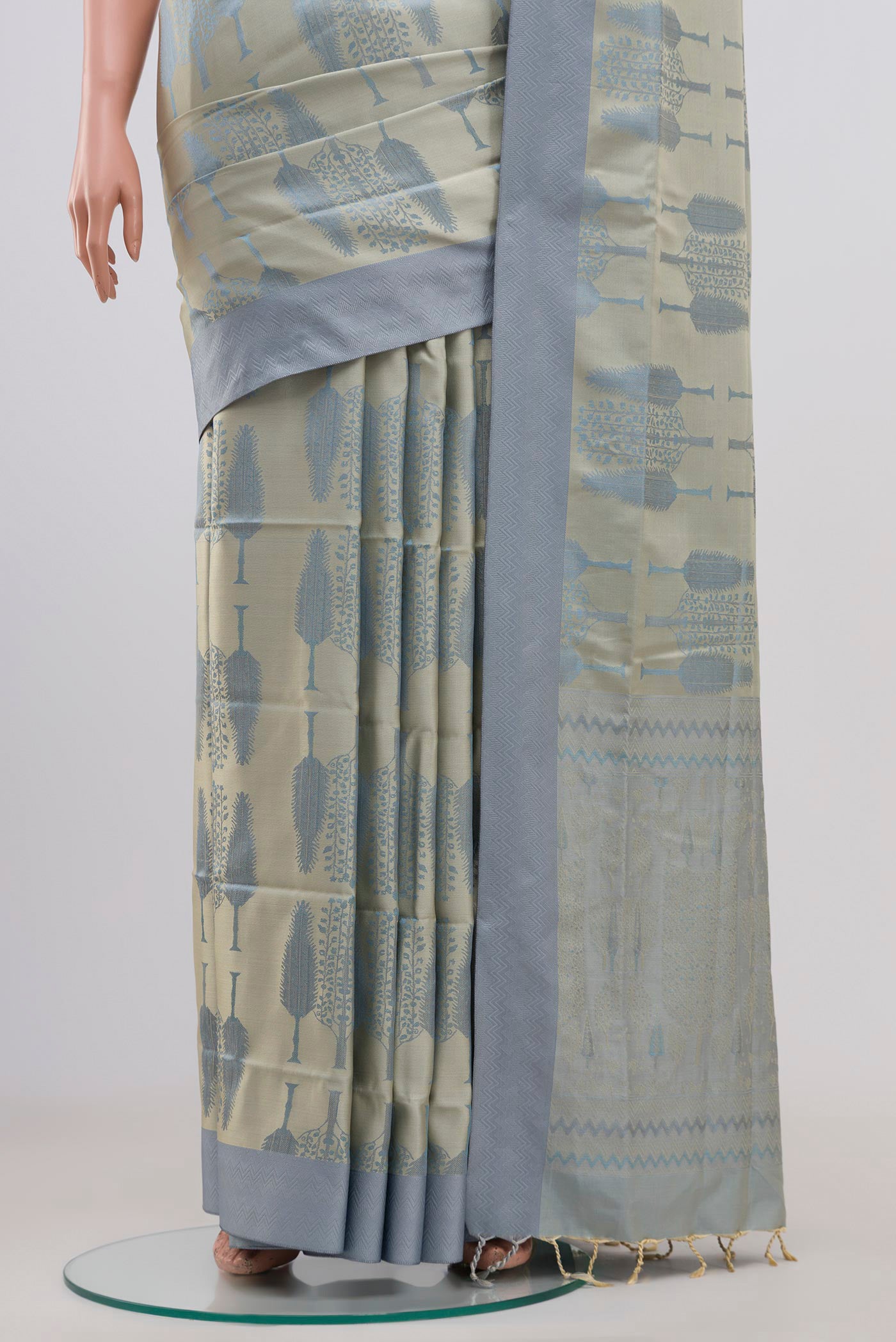 Pleats and pallu of Grey Soft Silk Saree with Jacquard design on the body and Thread Border. 