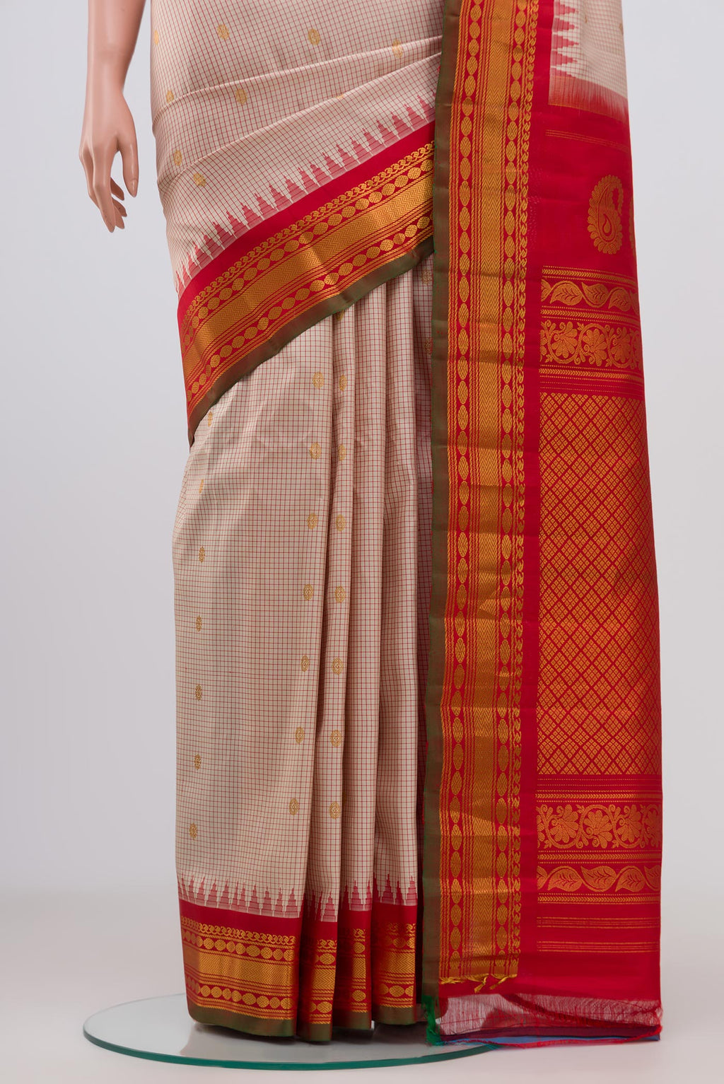 Pleats and pallu of Cream Gadwal Silk Saree with Zari Butta on the body and Zari Border. 