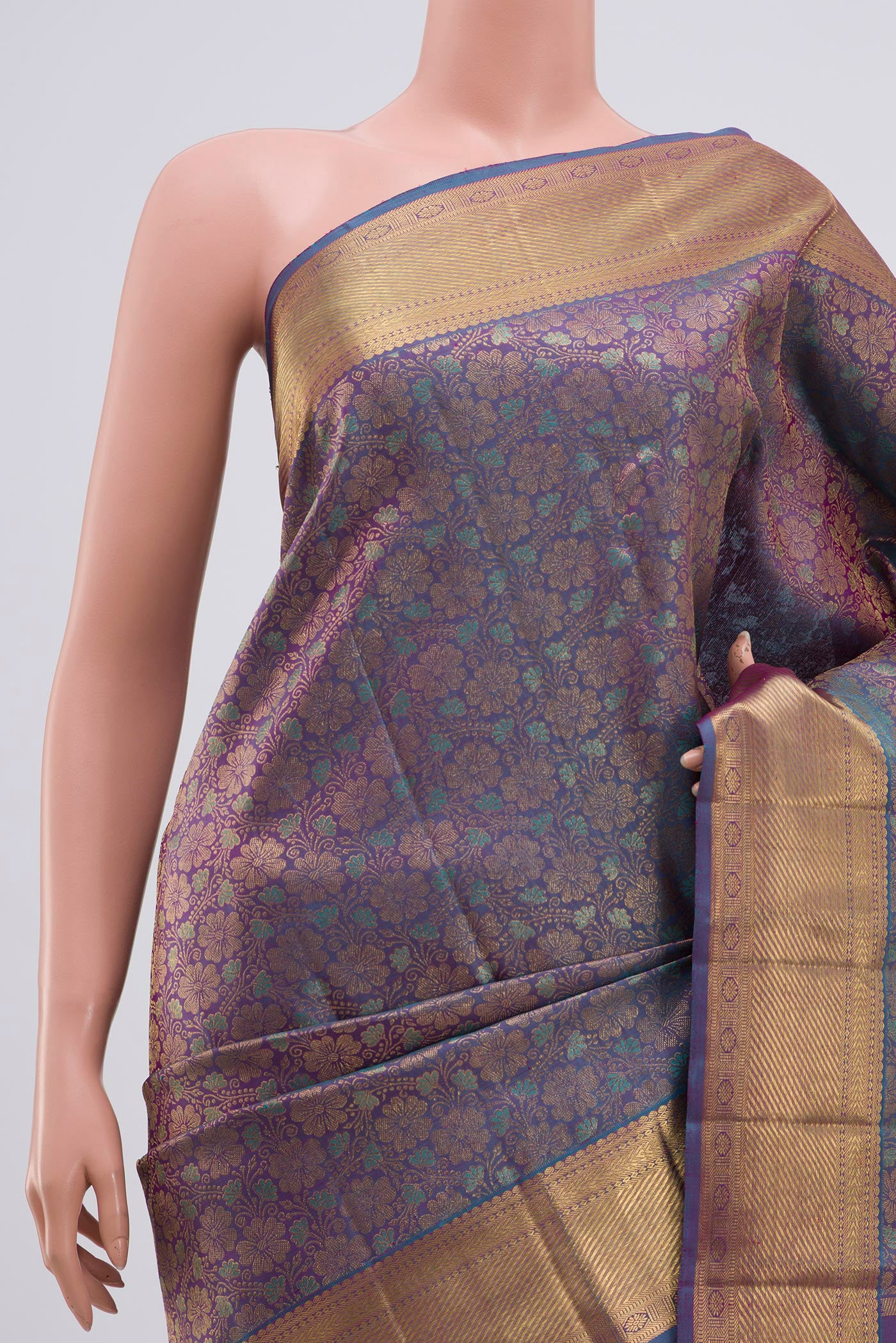 Border image of Pure Silk Pure Zari Blue Dual Tone Kanchipuram Saree with Zari Brocade on the body and Zari Border. 