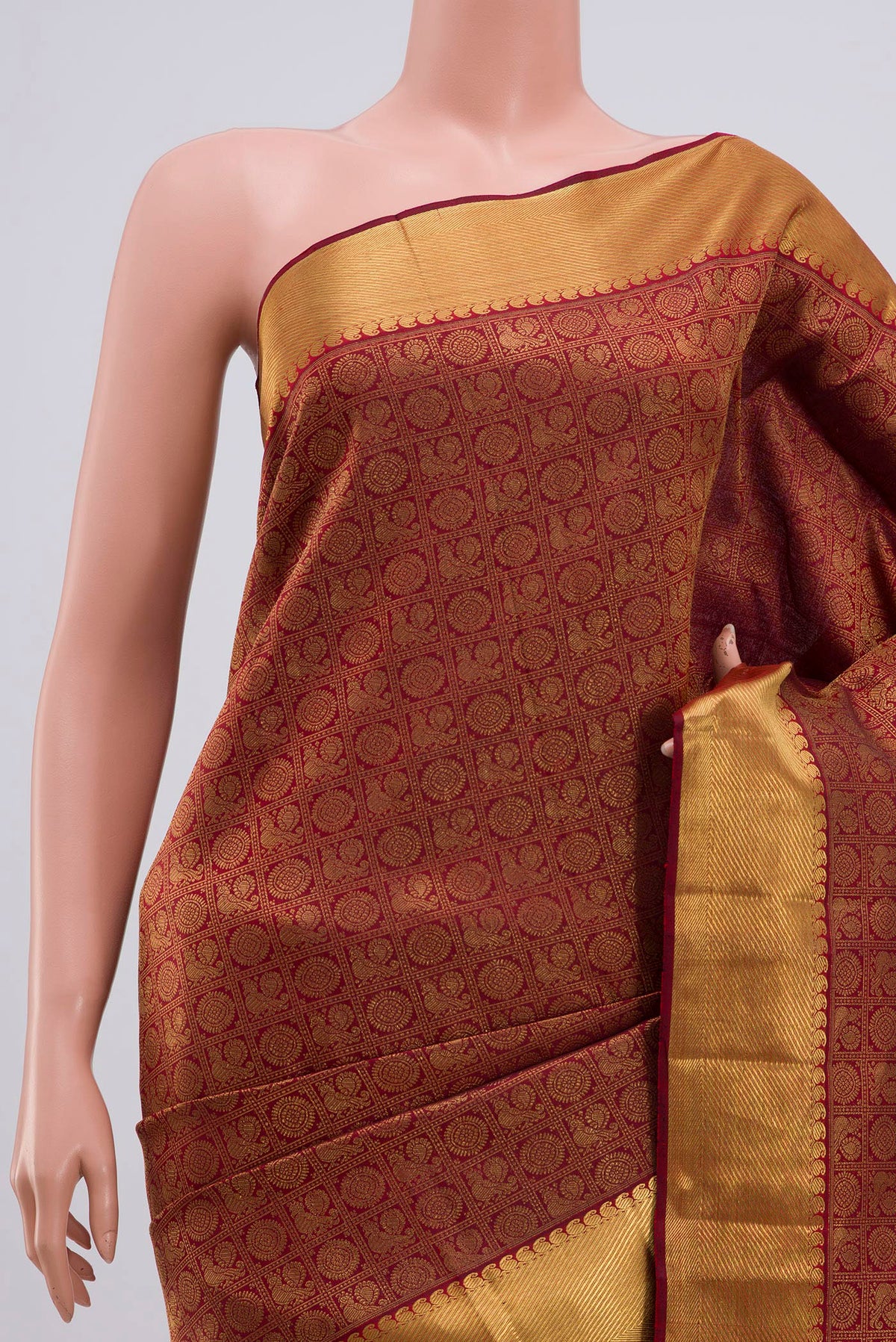 Border image of Pure Silk Pure Zari Maroon Kanjivaram Saree with Zari Brocade on the body and Zari Border. 