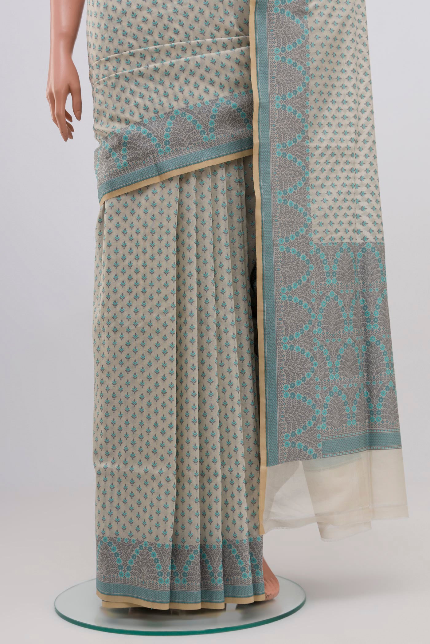 Pleats and pallu of White Banarasi Silk Saree with Thread Butta on the body and Thread Border. 