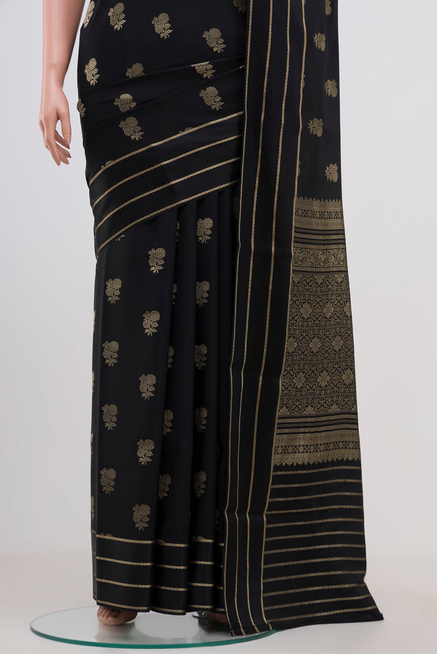 Pleats and pallu of Black Mysore Crepe Saree with Zari Butta on the body and Thin Zari Line. 