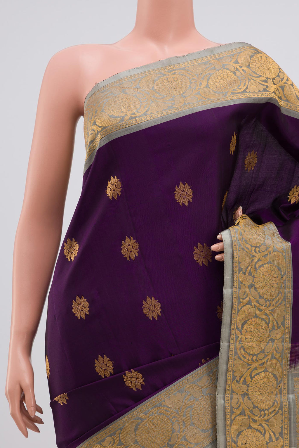 Border image of Purple Gadwal Silk Saree with Zari Butta on the body and Zari Border. 