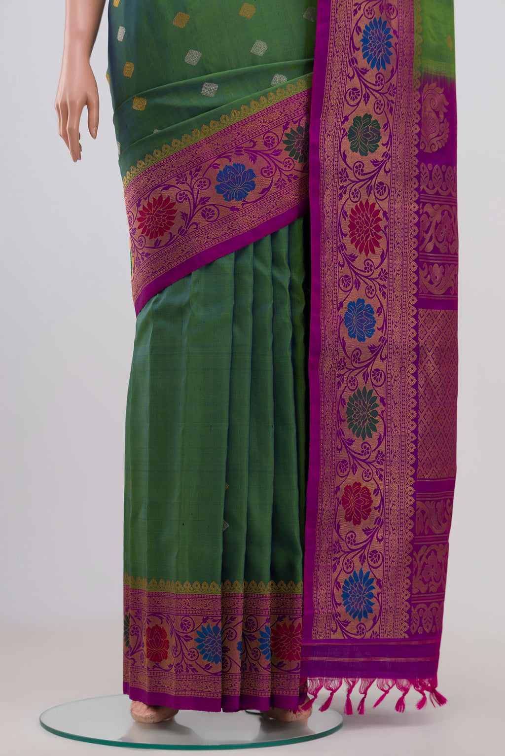 Pleats and pallu of Green Gadwal Silk Saree with Zari Butta on the body and Zari Border. 