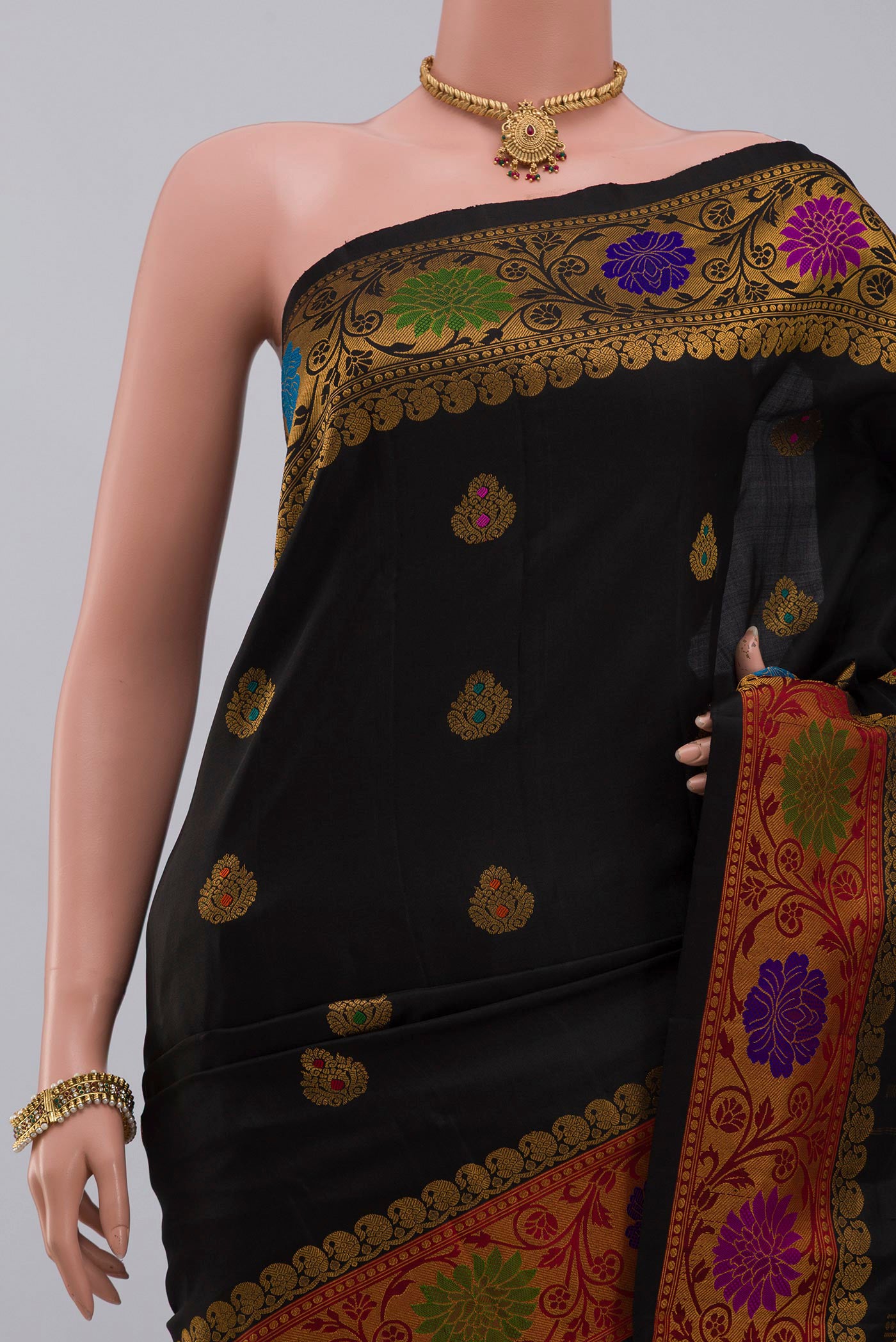 Border image of Black Gadwal Silk Saree with Zari Butta on the body and Zari Border. 