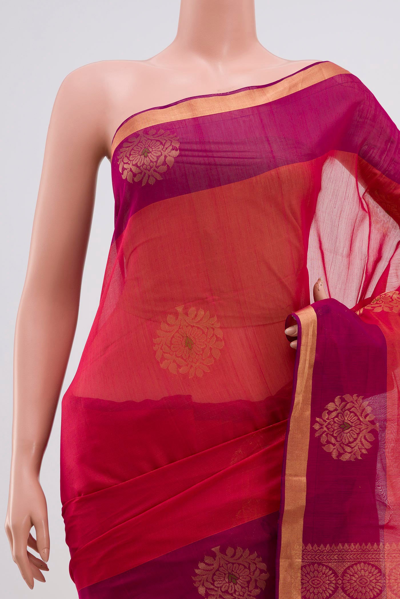 Border image of Pink Coimbatore Silk Cotton Saree with Zari Butta on the body and Thin Zari Line. 
