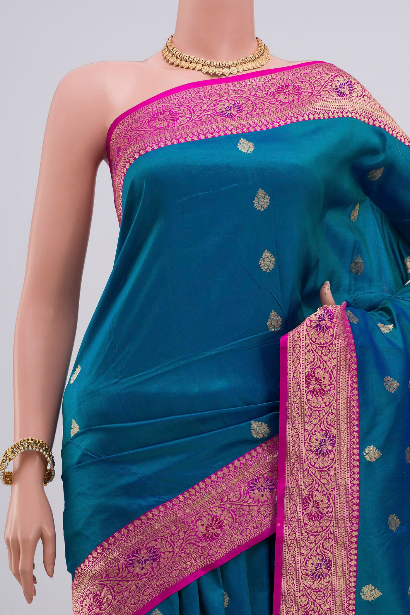 Border image of Blue Banarasi Katan Silk Saree with Zari Butta on the body and Zari Border. 