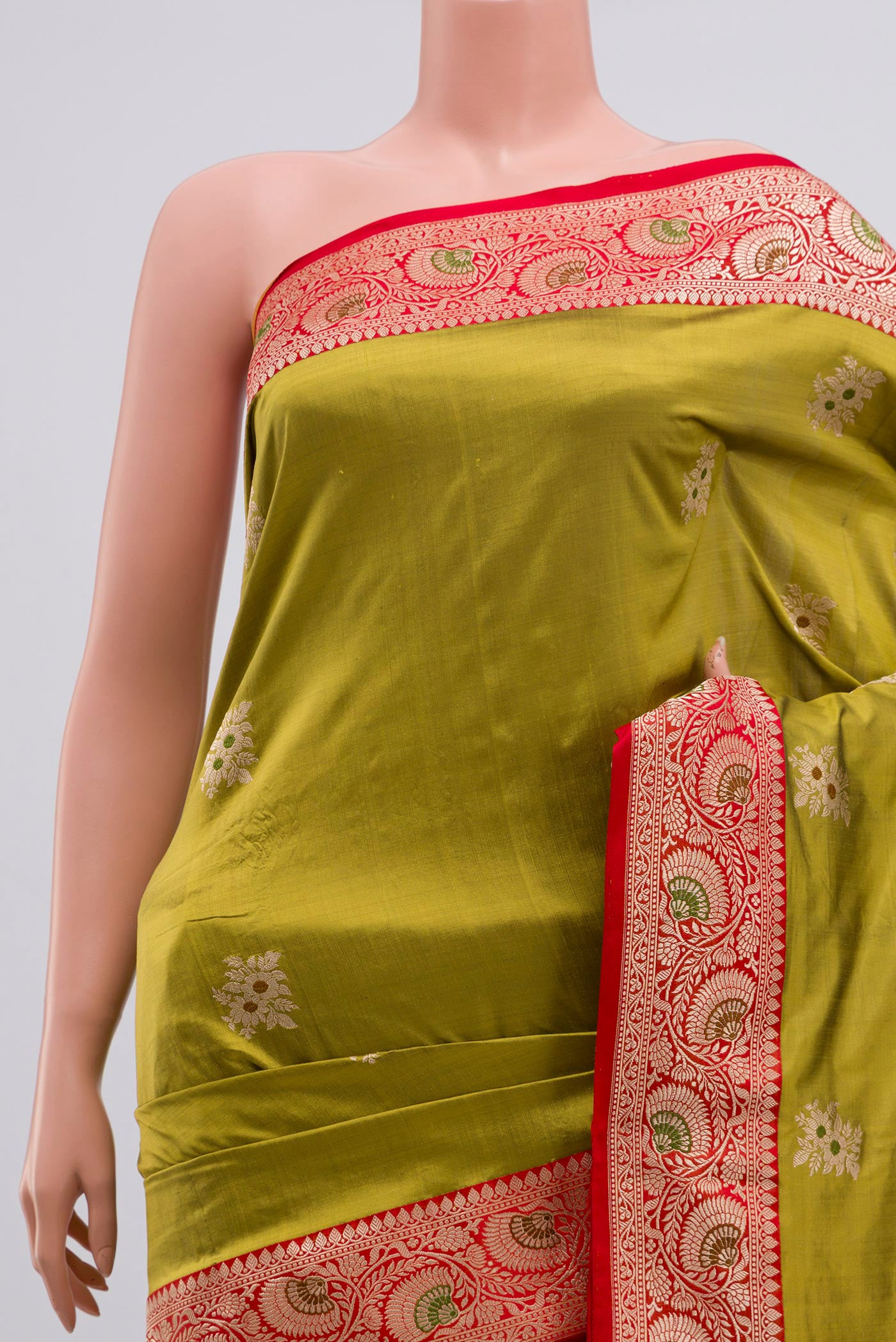Border image of Green Banarasi Katan Silk Saree with Zari Butta on the body and Zari Border. 