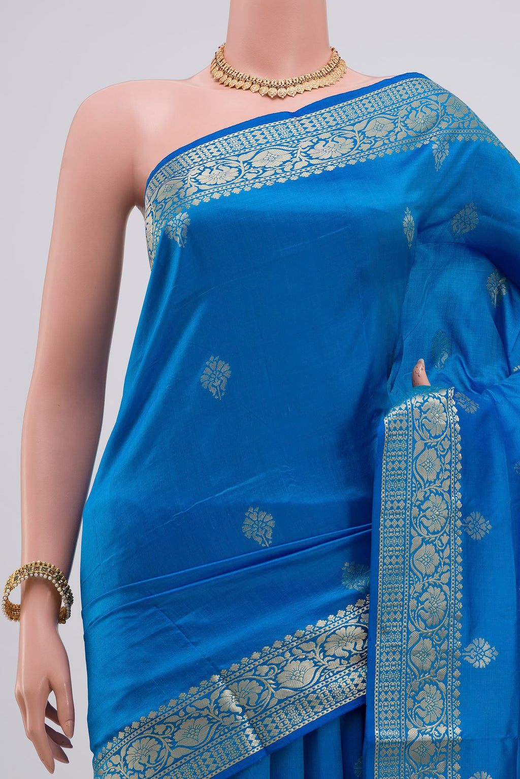 Border image of Royal Blue Banarasi Katan Silk Saree with Zari Butta on the body and Zari Border. 