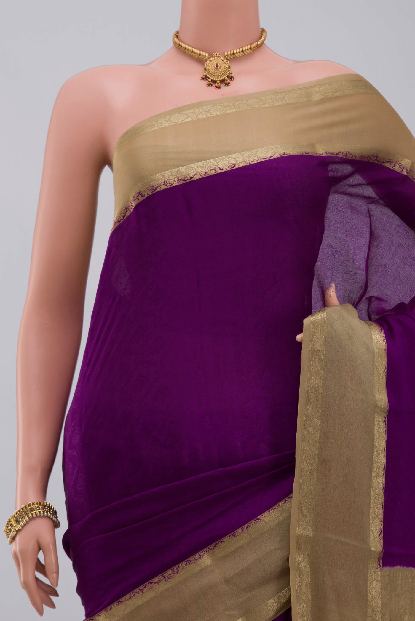 Border image of Purple Crepe Saree with Jacquard design on the body and Thin Zari Line. 