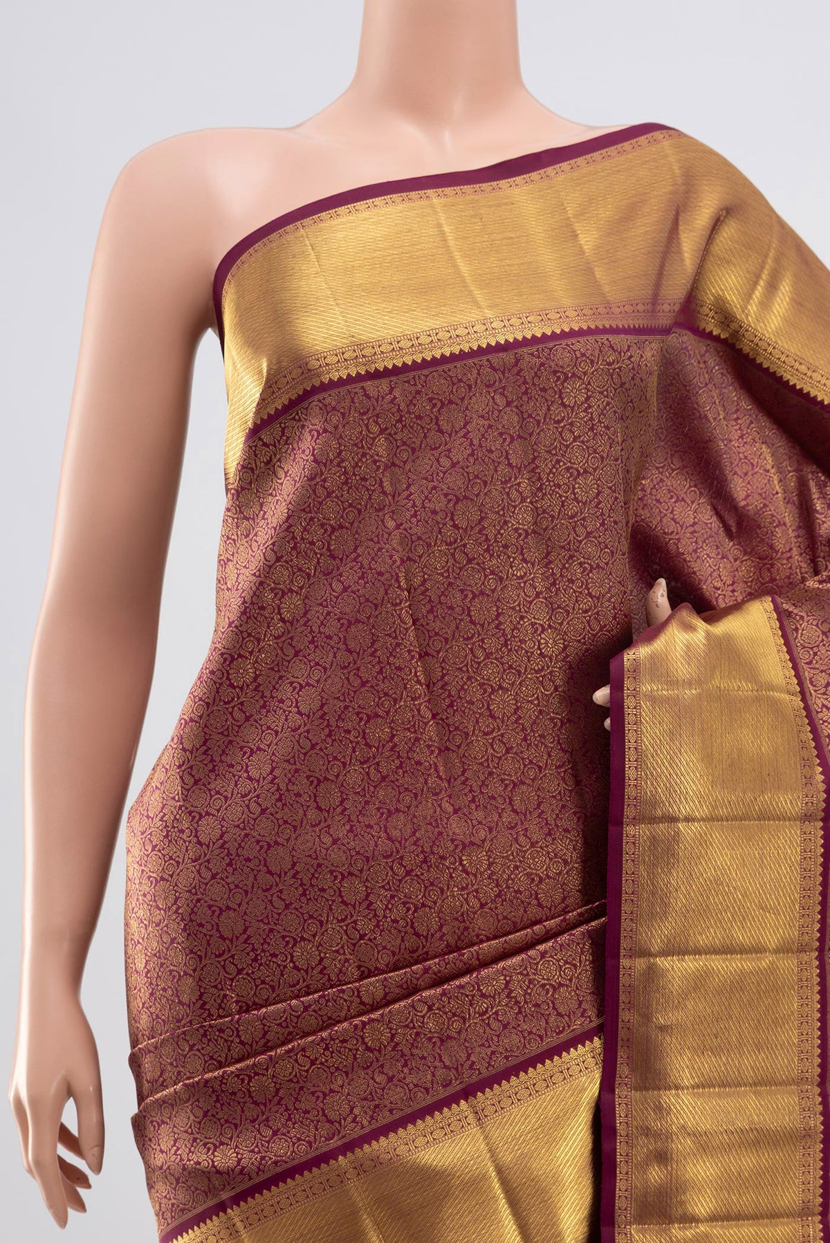 Border image of Purple Kanchipuram Saree with Zari Brocade on the body and Zari Border. 