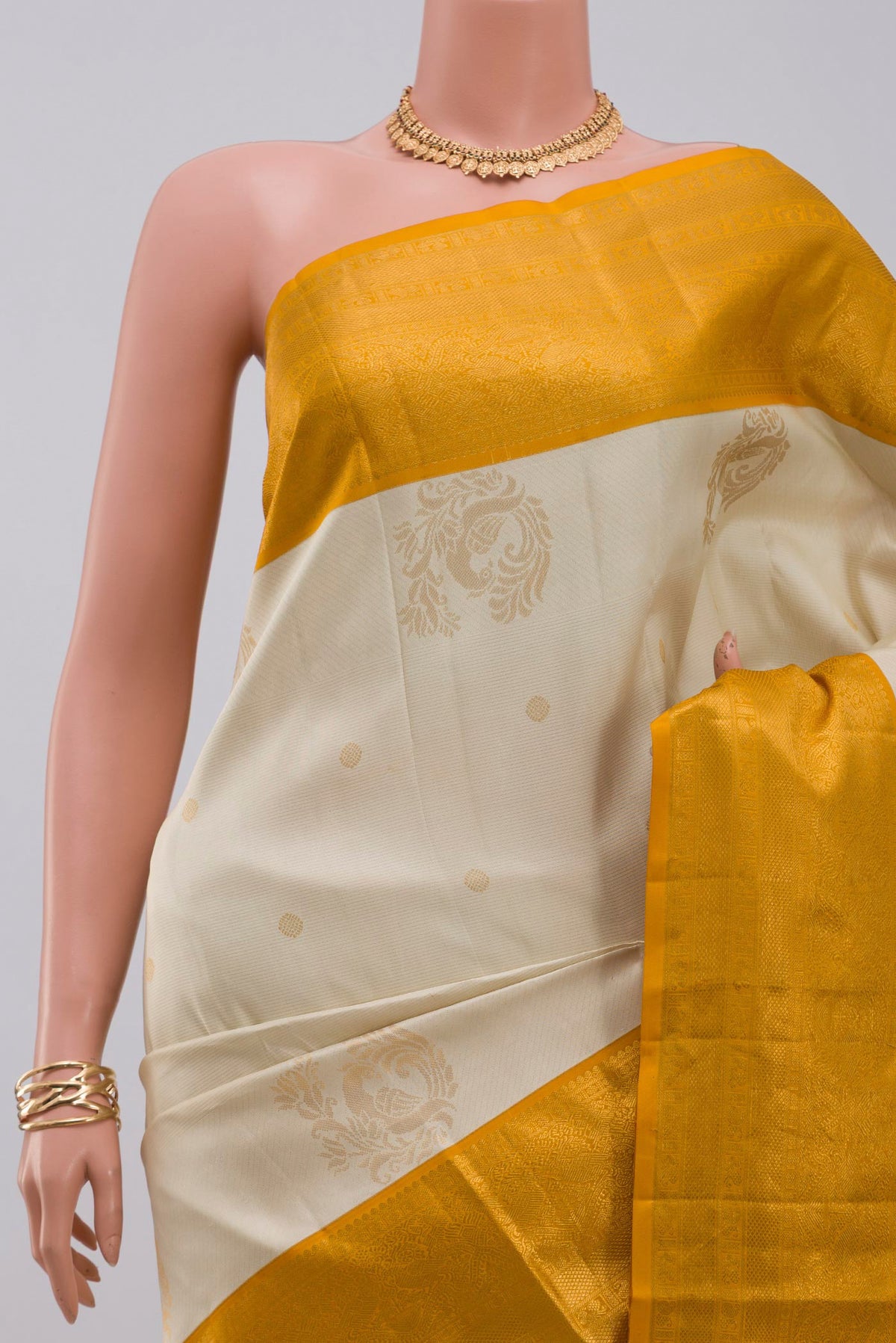 Border image of Cream Kanjivaram Saree with Zari Butta on the body and Zari Border. 