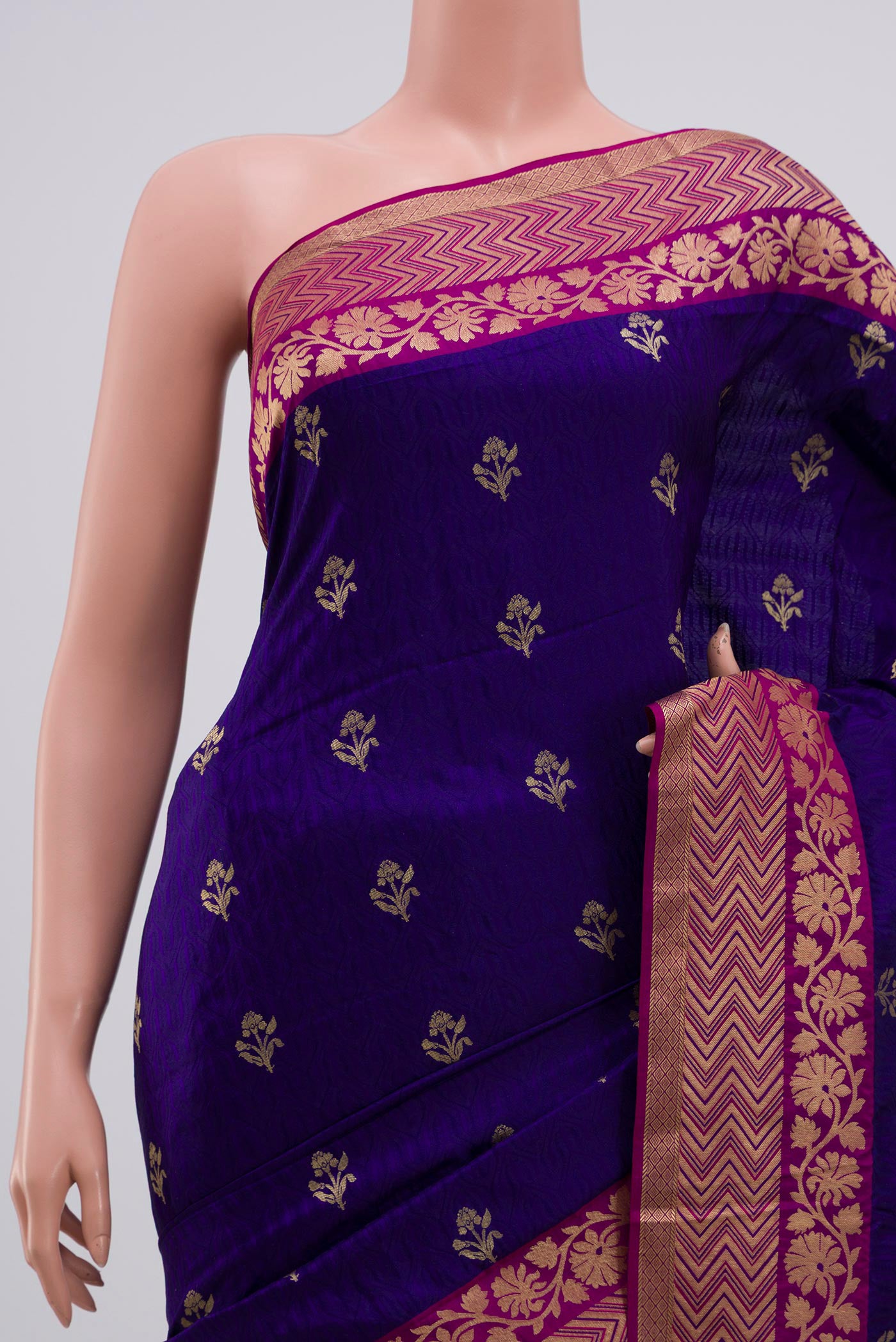 Border image of Blue Soft Silk Saree with Jacquard With Zari Butta on the body and Fancy Border. 