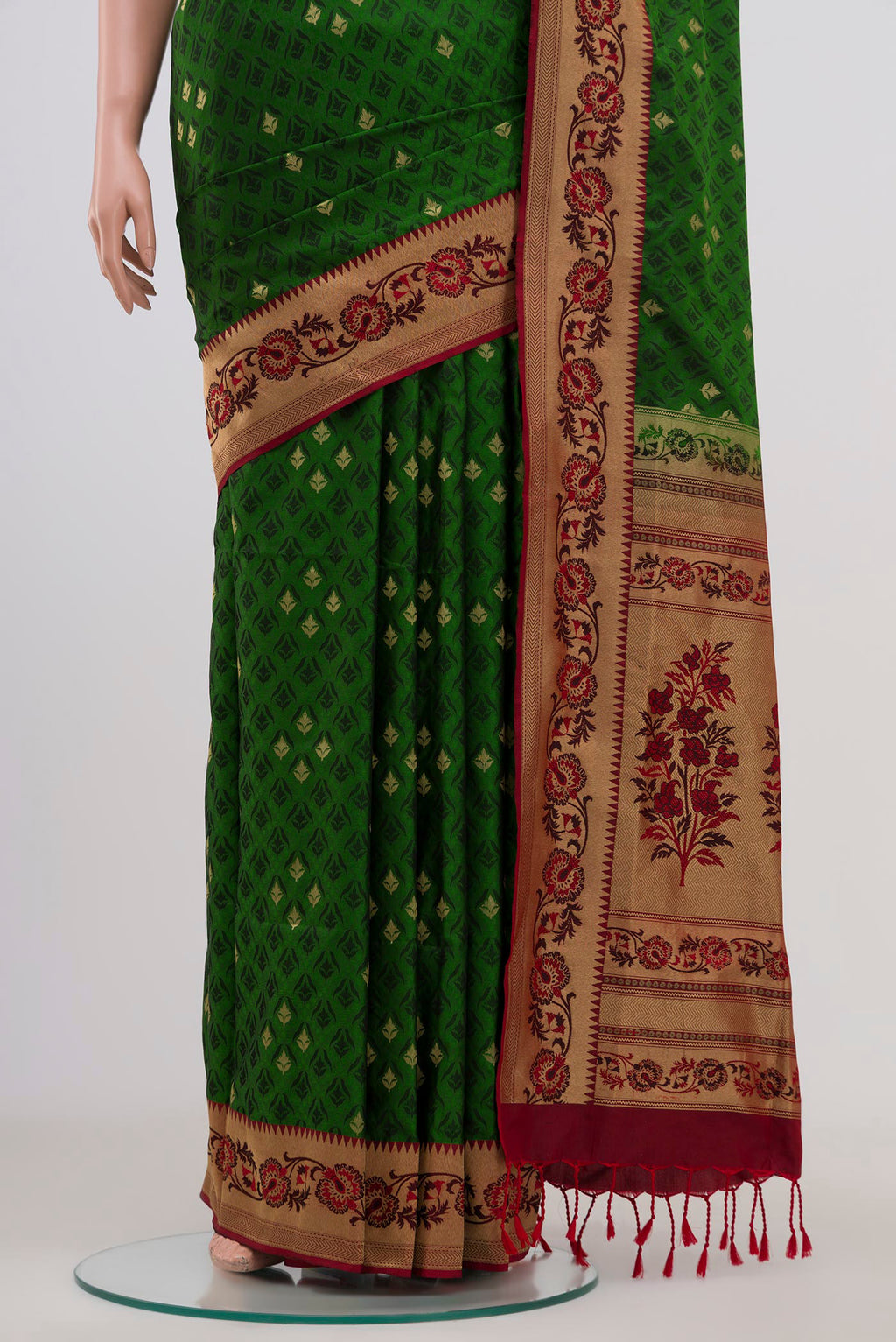 Pleats and pallu of Green Soft Silk Saree with Jacquard With Zari Butta on the body and Zari Border. 