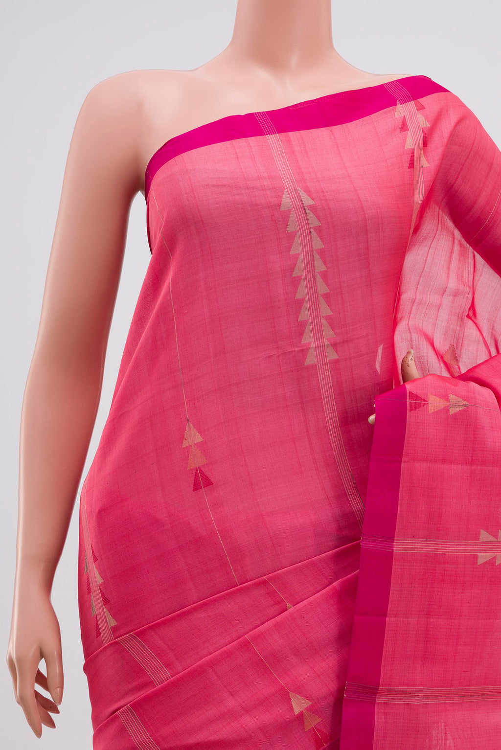 Border image of Pink Coimbatore Silk Cotton Saree with Thread Butta on the body and Plain Border. 