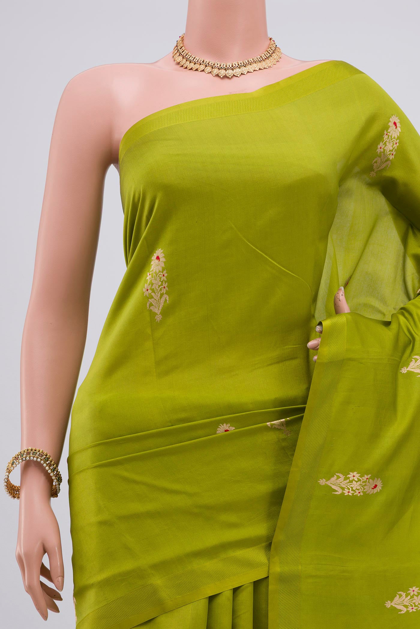 Border image of Parrot Green Banarasi Katan Silk Saree with Zari Butta on the body and Zari Border. 
