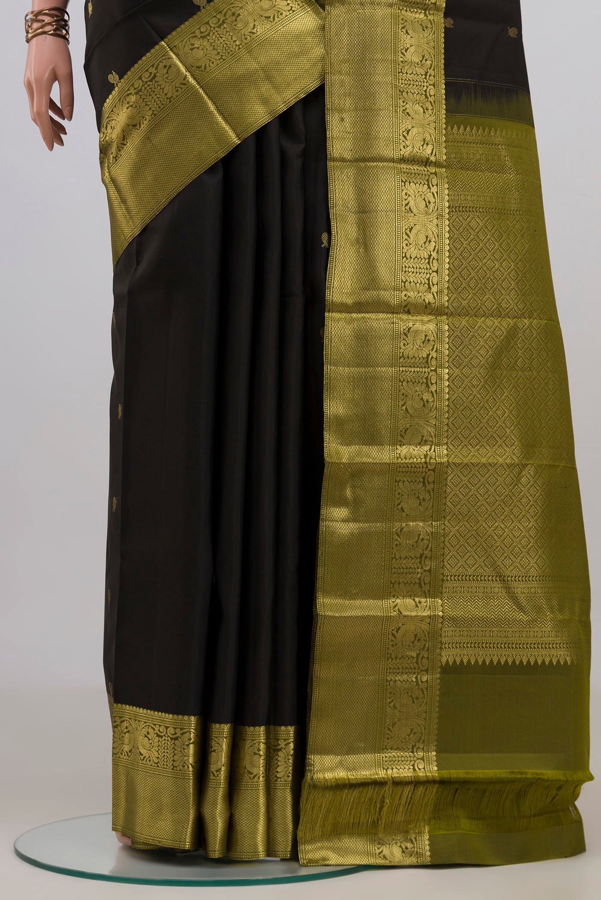 Pleats and pallu of Pure Silk Black Kanchipuram Saree with Zari Butta on the body and Zari Border. 