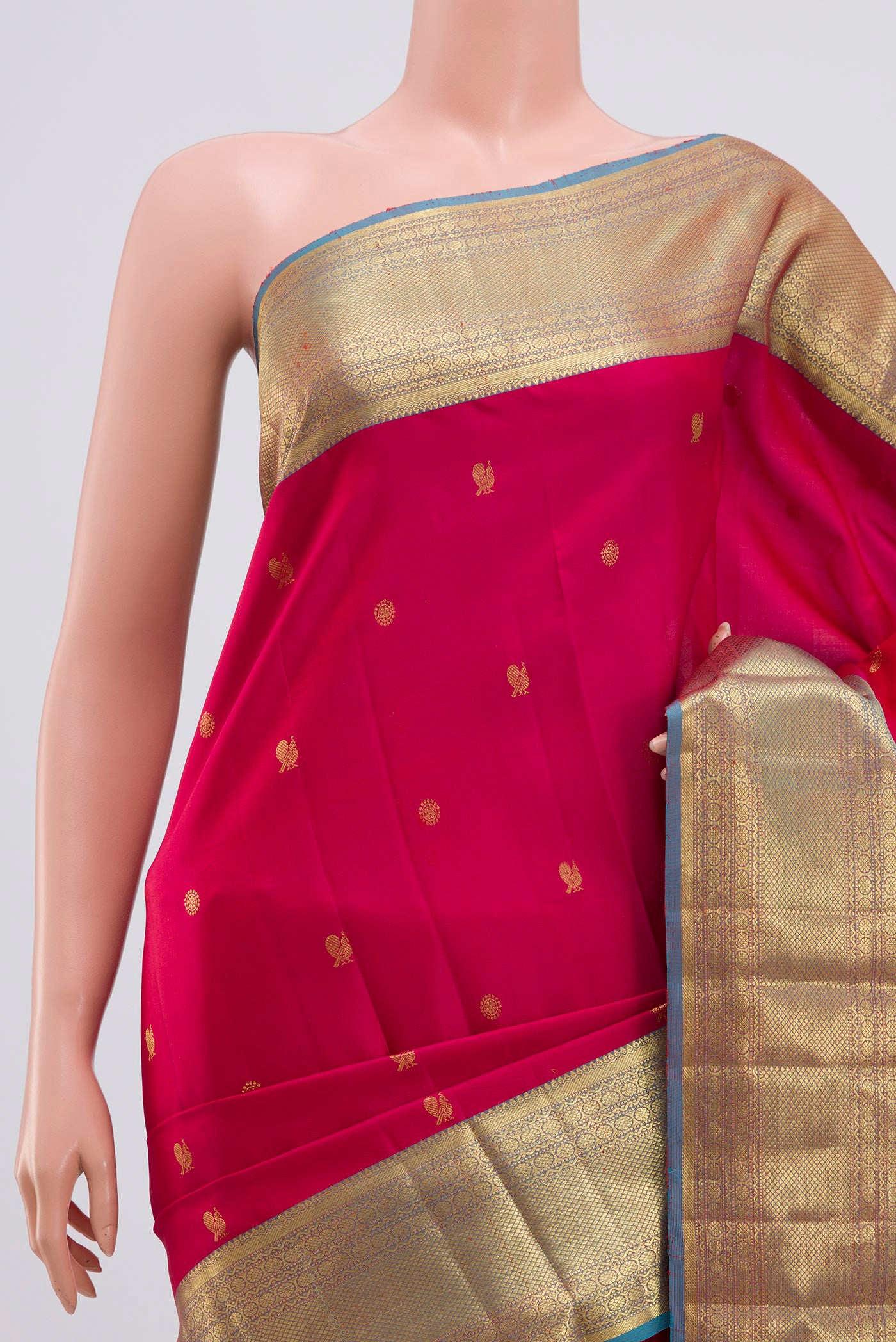 Border image of Pink Kanchipuram Saree with Zari Butta on the body and Zari Border. 