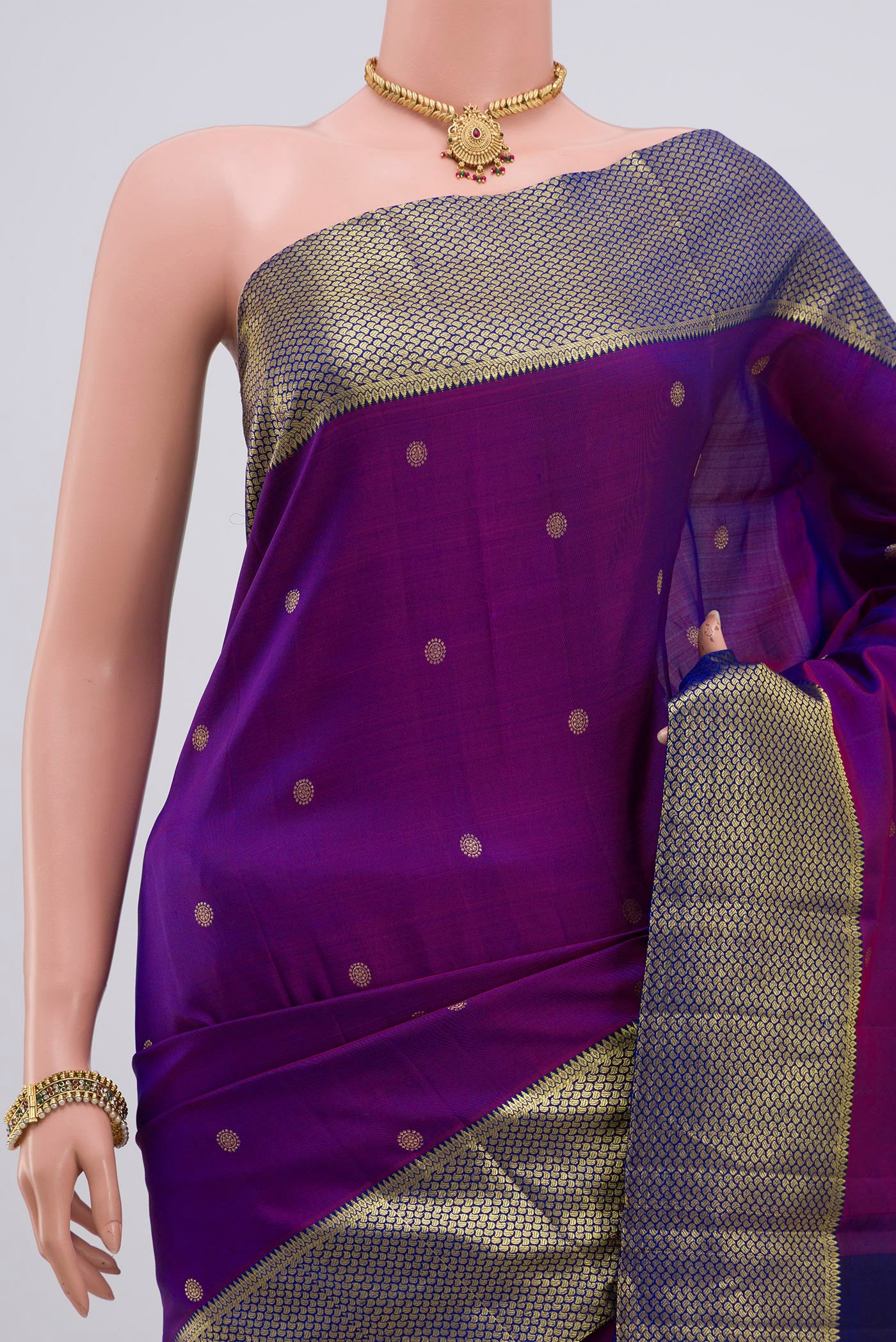 Border image of Purple Kanchipuram Silk Saree with Zari Butta on the body and Zari Border. 