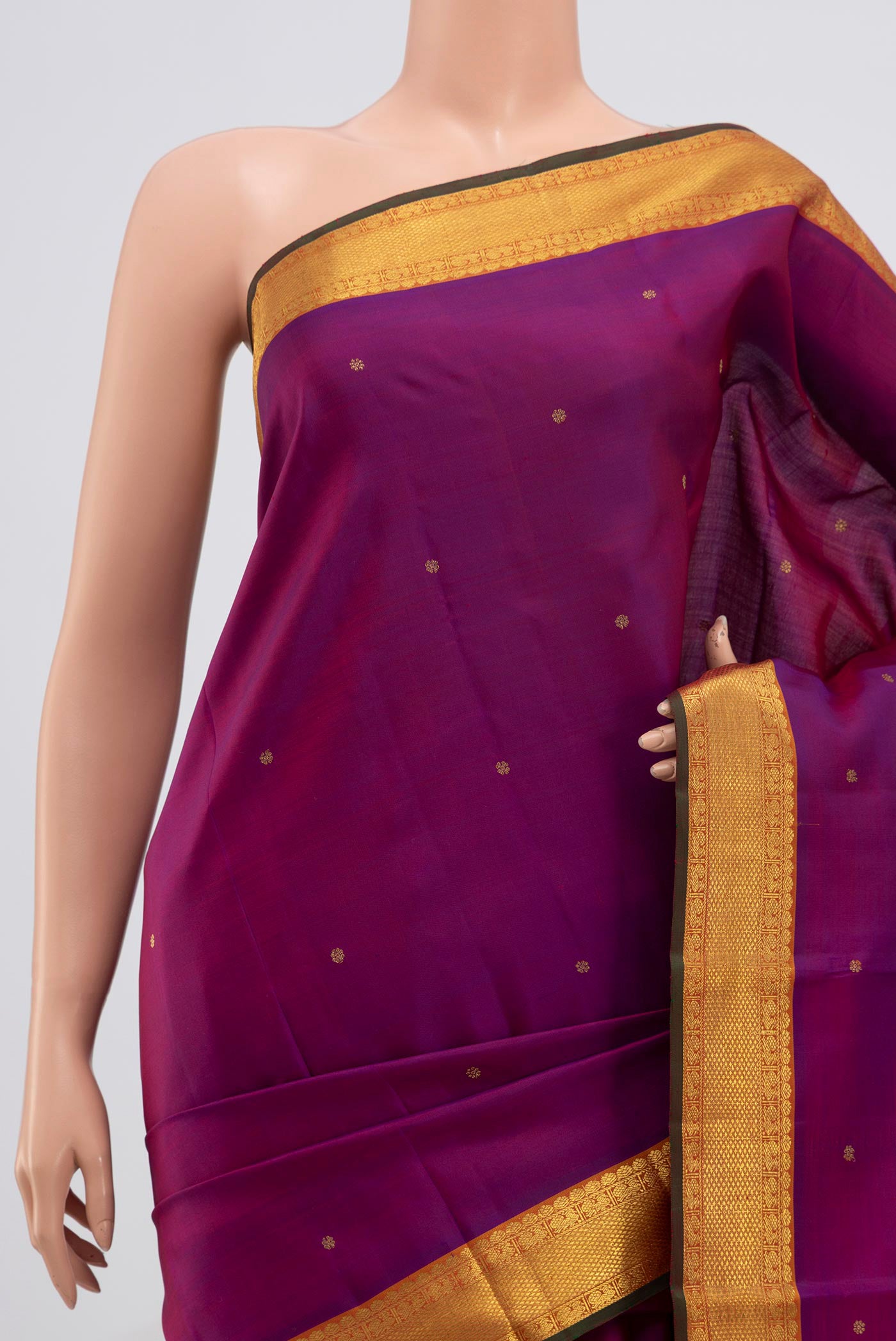 Border image of Pure Silk Pure Zari Purple Kanjivaram Saree with Zari Butta on the body and Zari Border. 