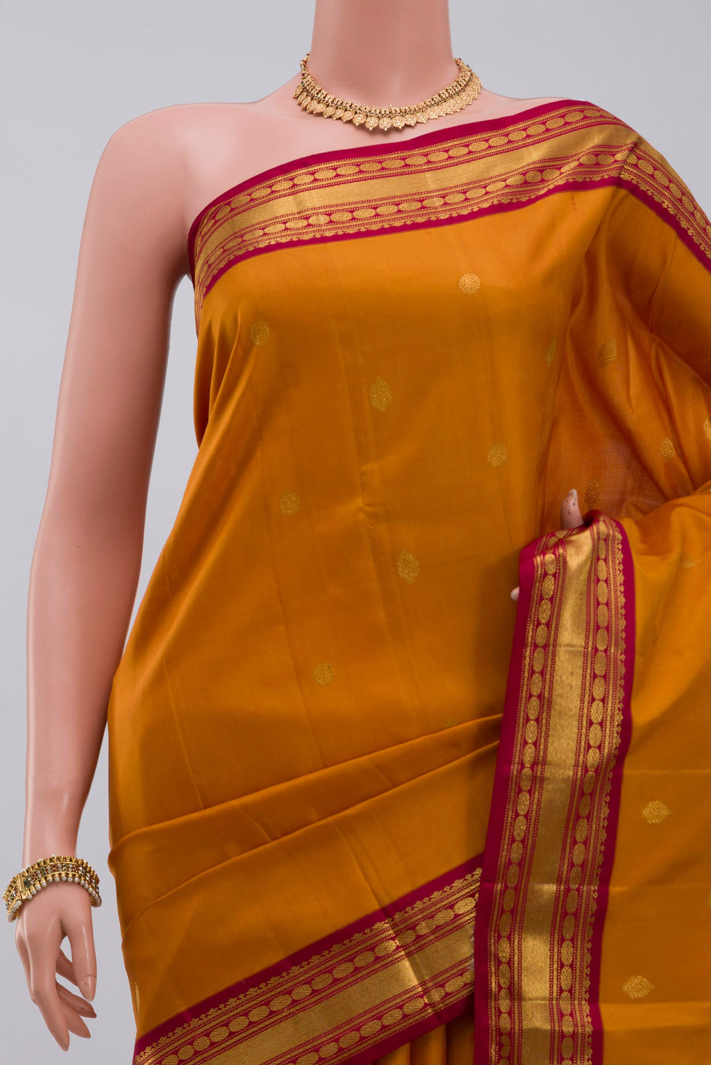 Border image of Pure Silk Pure Zari Yellow Kanchipuram Saree with Zari Butta on the body and Zari Border. 