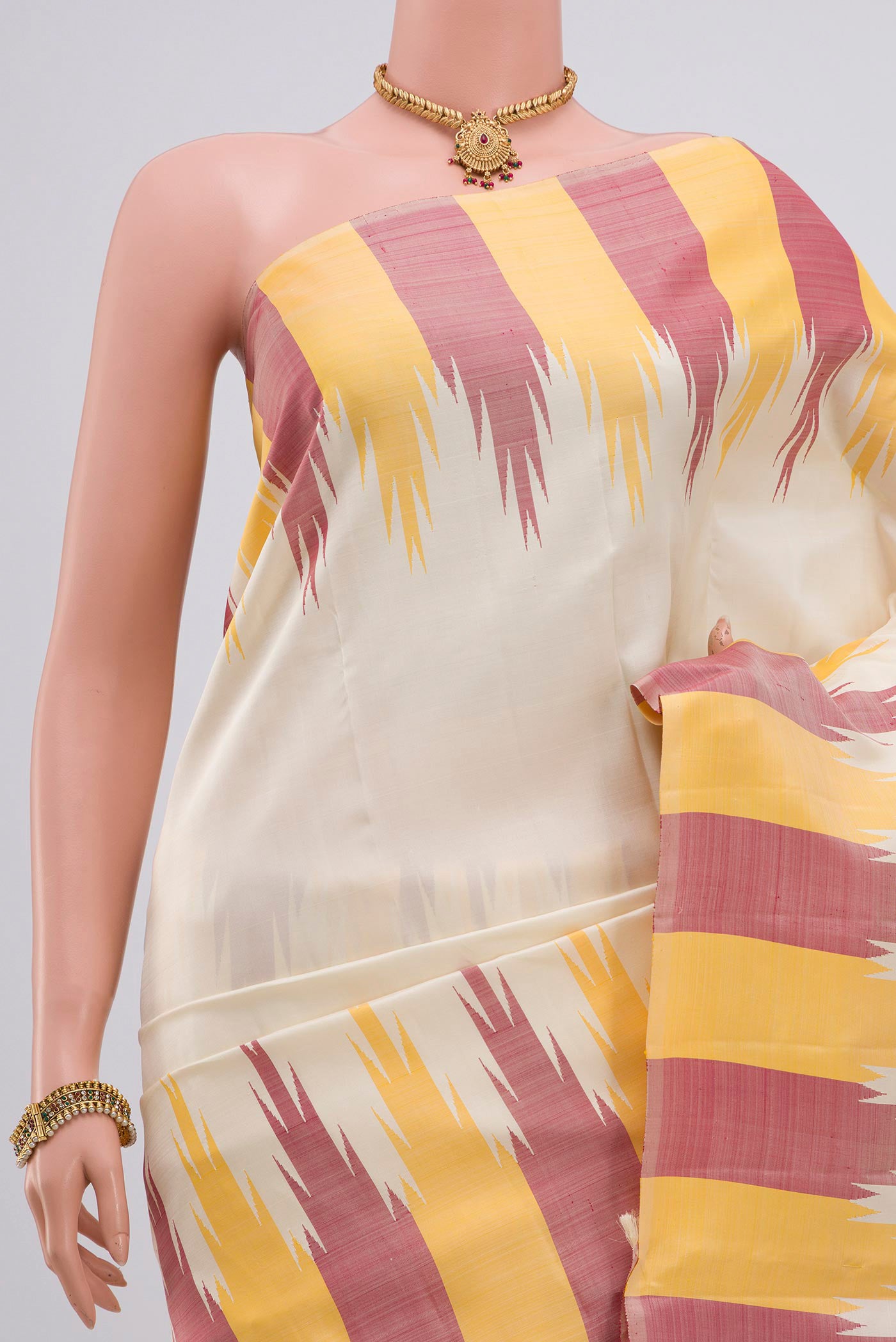 Border image of Off White Kanchipuram Silk Saree with Plain Body and Temple Border. 
