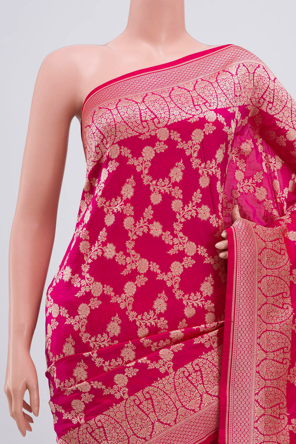 Border image of Pink Banarasi Silk Saree with Zari Brocade on the body and Zari Border. 