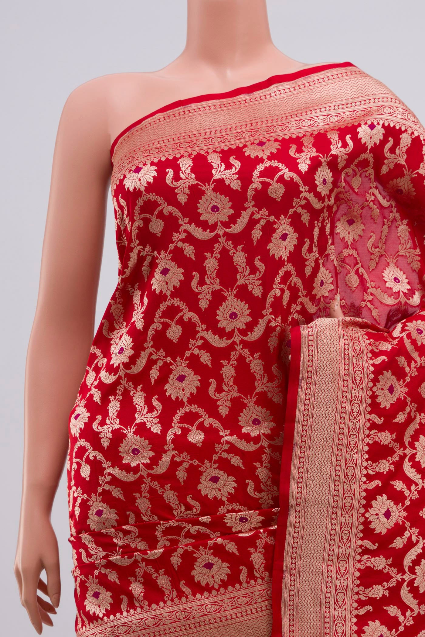 Border image of Red Banarasi Silk Saree with Zari Brocade on the body and Zari Border. 