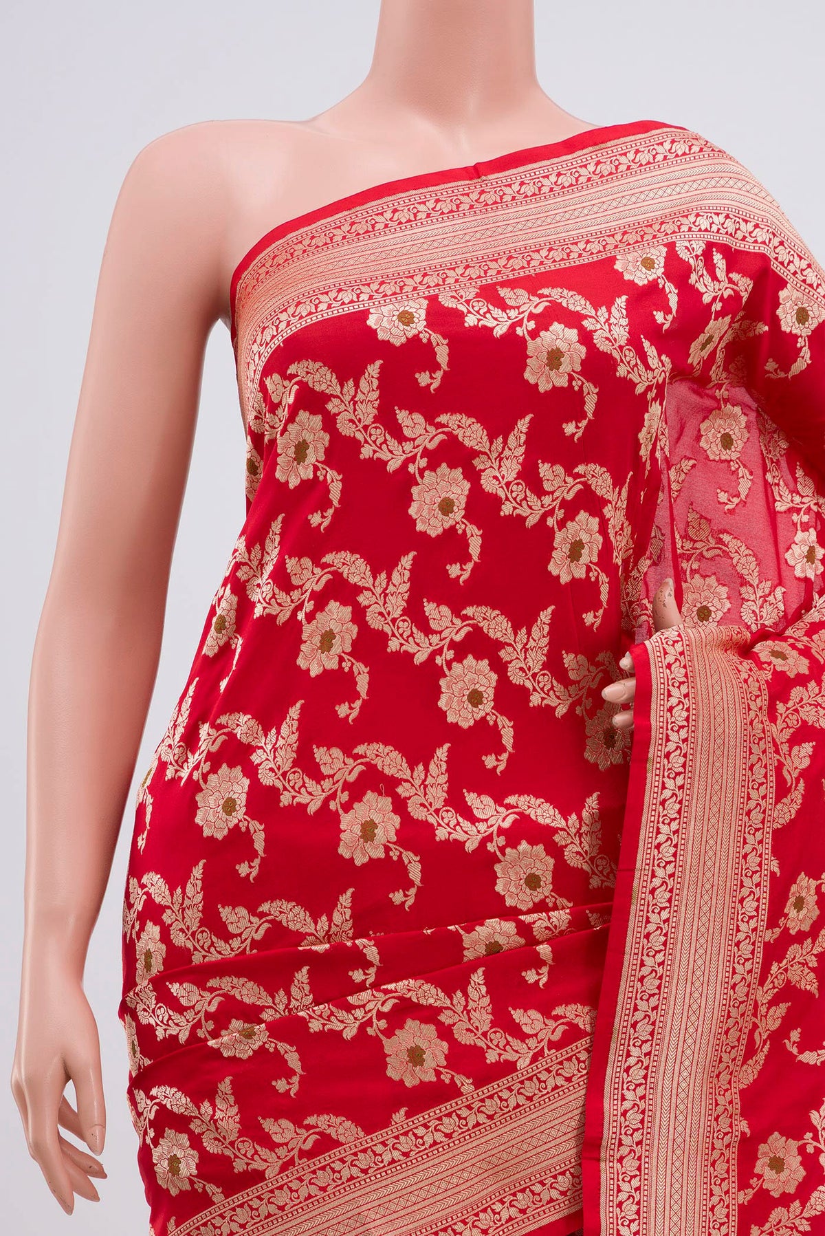 Border image of Red Banarasi Saree with Zari Brocade on the body and Zari Border. 