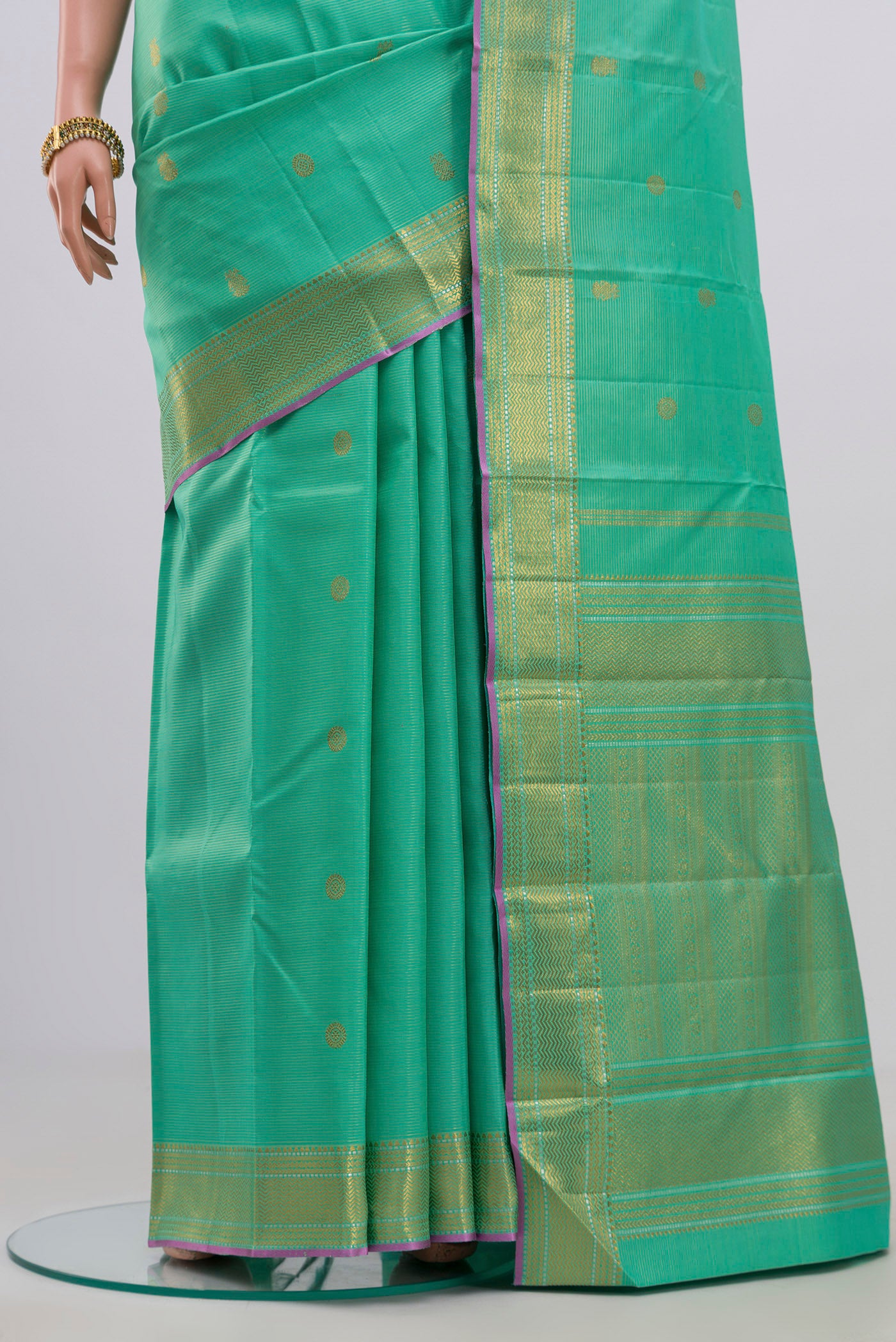 Pleats and pallu of Green Kanjivaram Saree with Zari Butta on the body and Zari Border. 